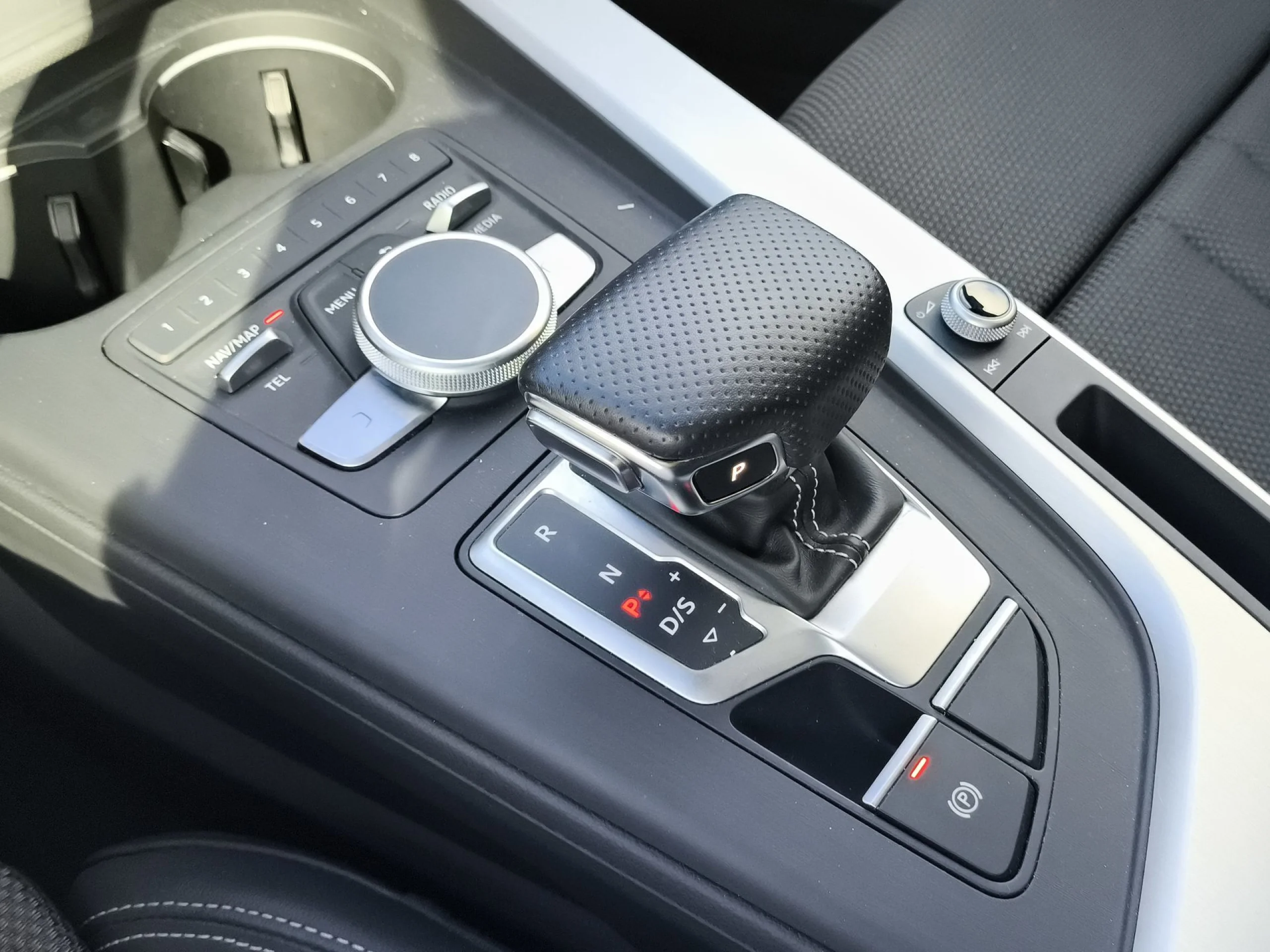 Audi A4 Avant S line edition 2.0 TDI quattro 140 kW (190 CV) S tronic - Foto 17
