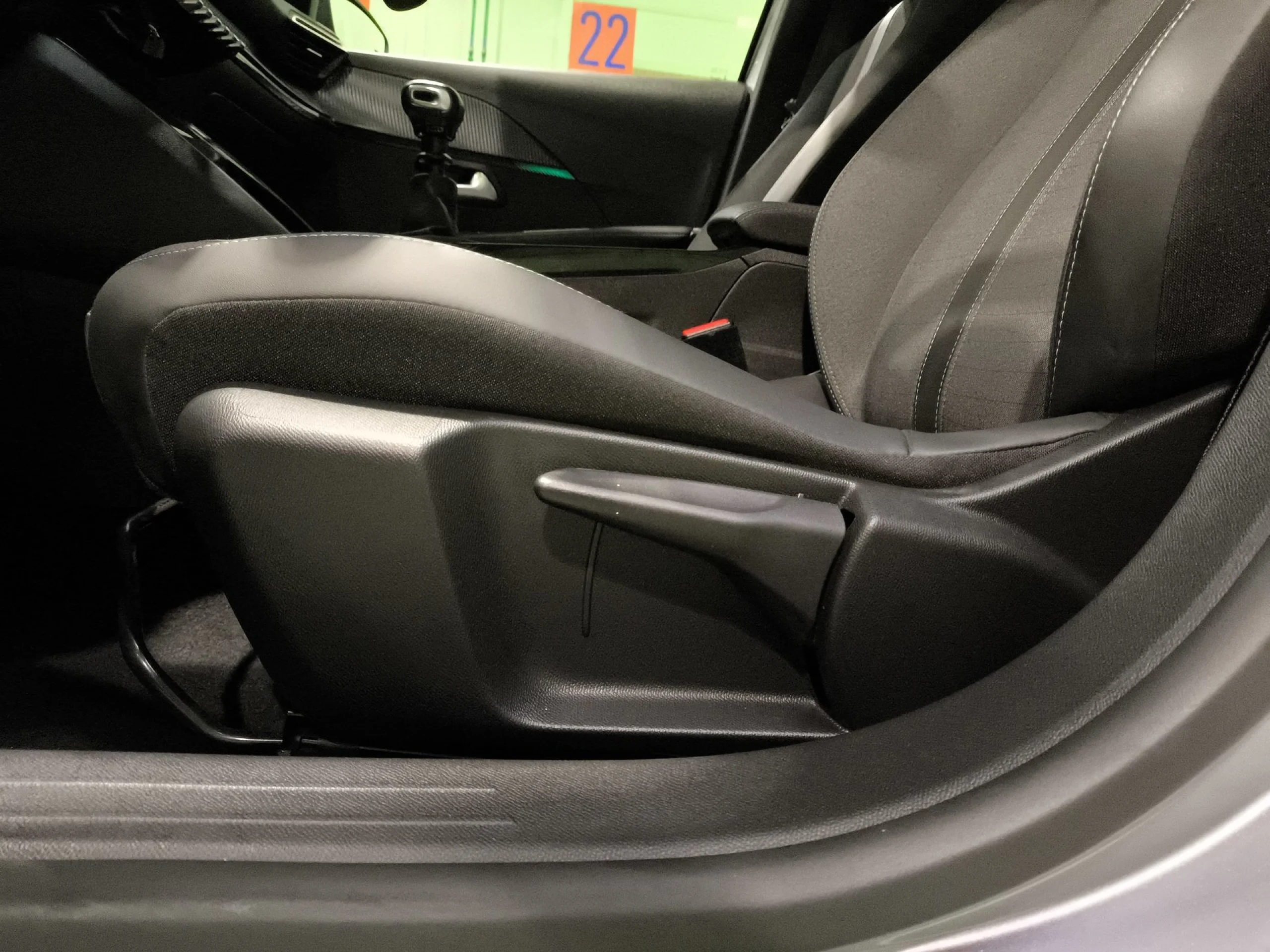 Peugeot 208 PureTech 100 Allure 75 kW (100 CV) - Foto 9