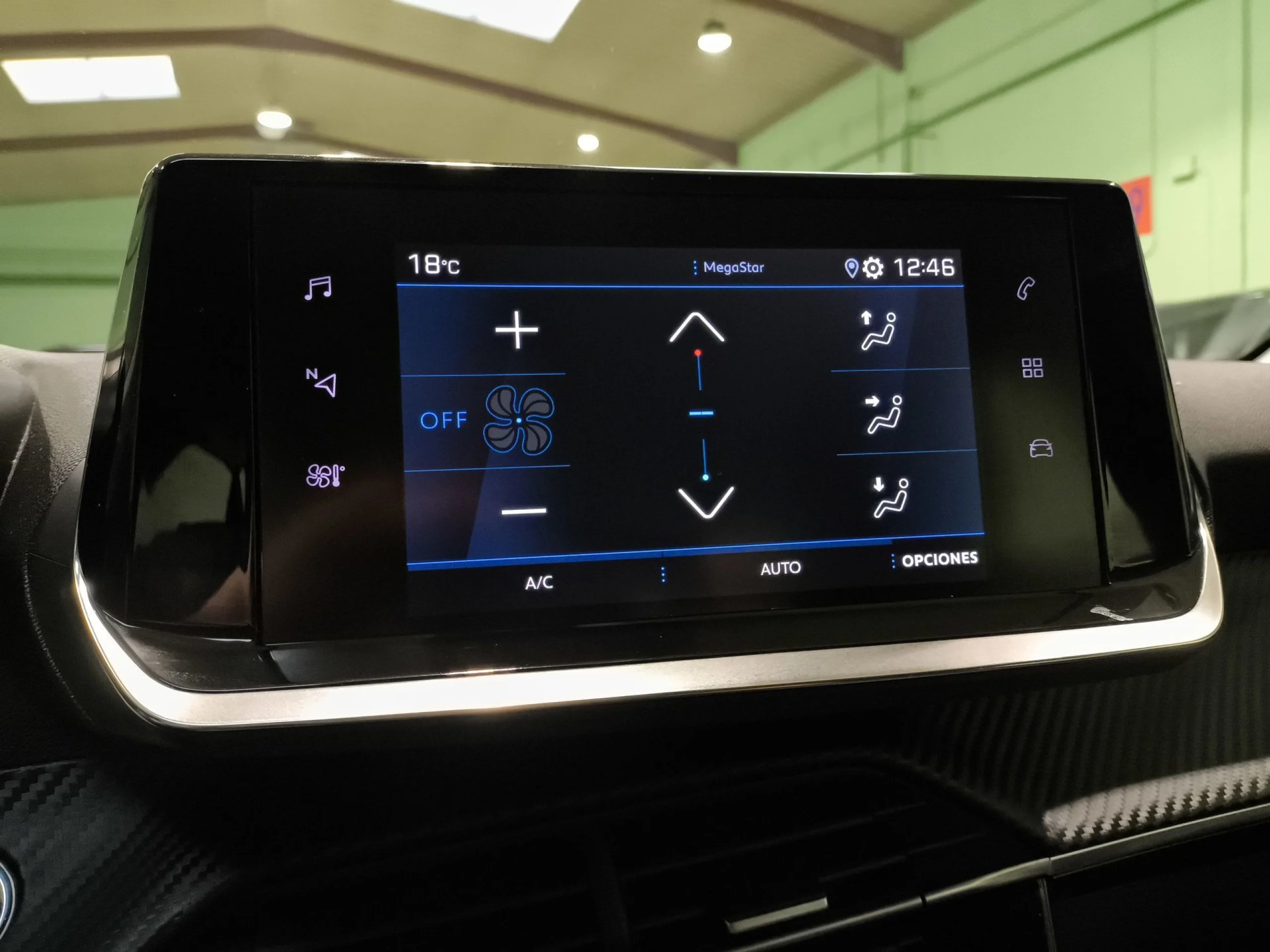 Peugeot 208 PureTech 100 Allure 75 kW (100 CV) - Foto 18