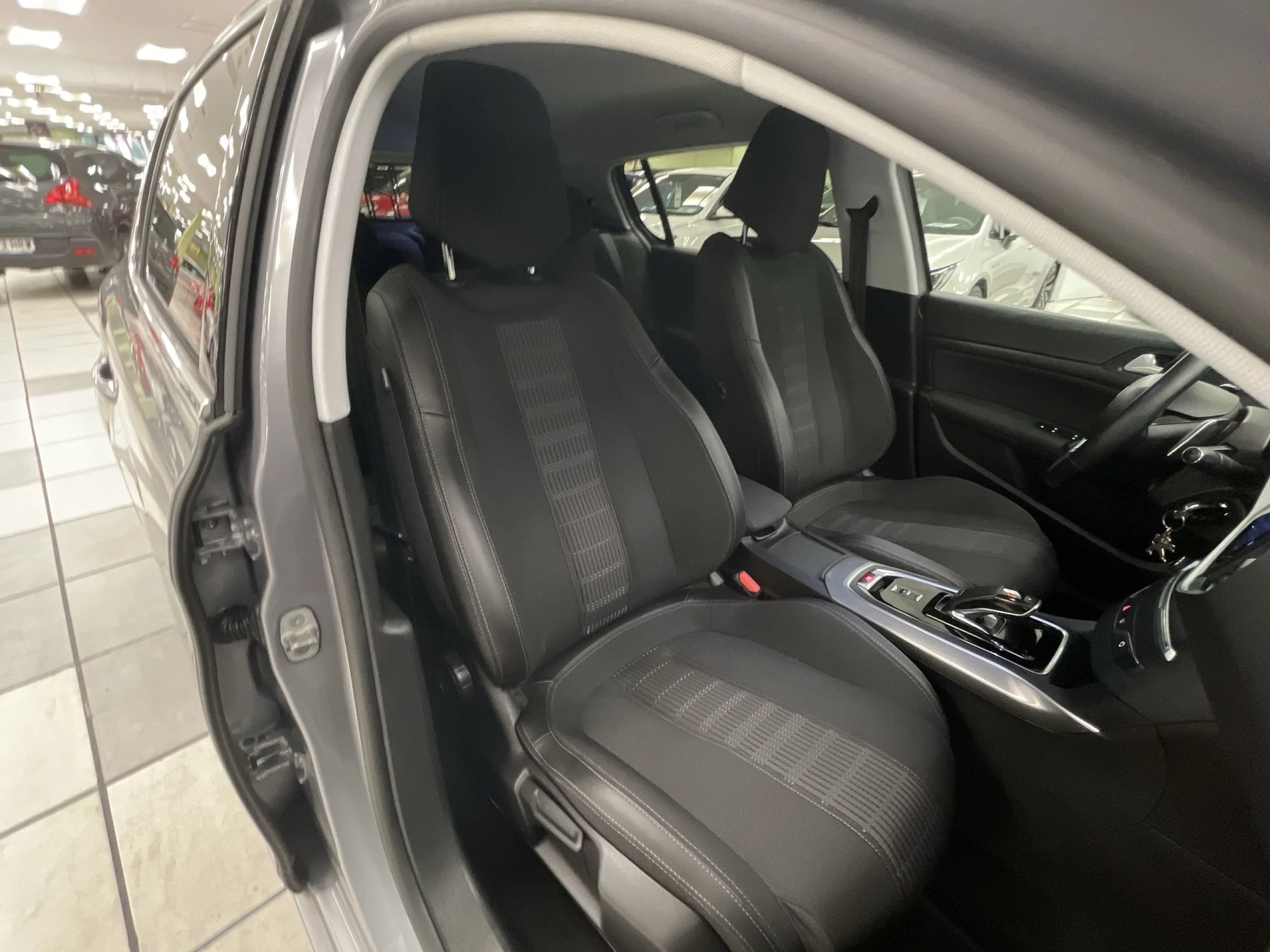 Peugeot 308 Allure Pack BlueHDi 130 SANDS EAT8 96 kW (130 CV) - Foto 20