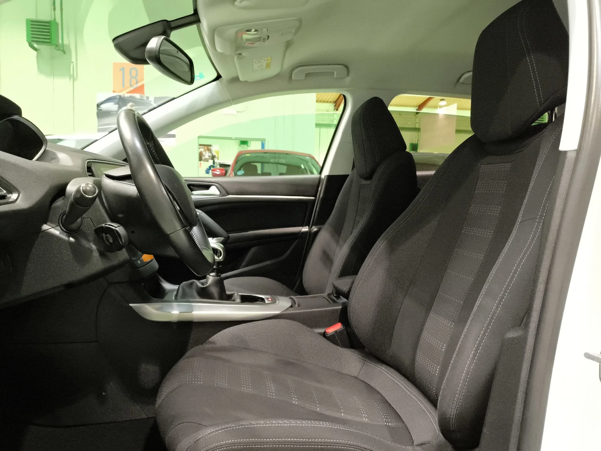 Peugeot 308 PureTech 130 SANDS Allure 96 kW (130 CV) - Foto 8