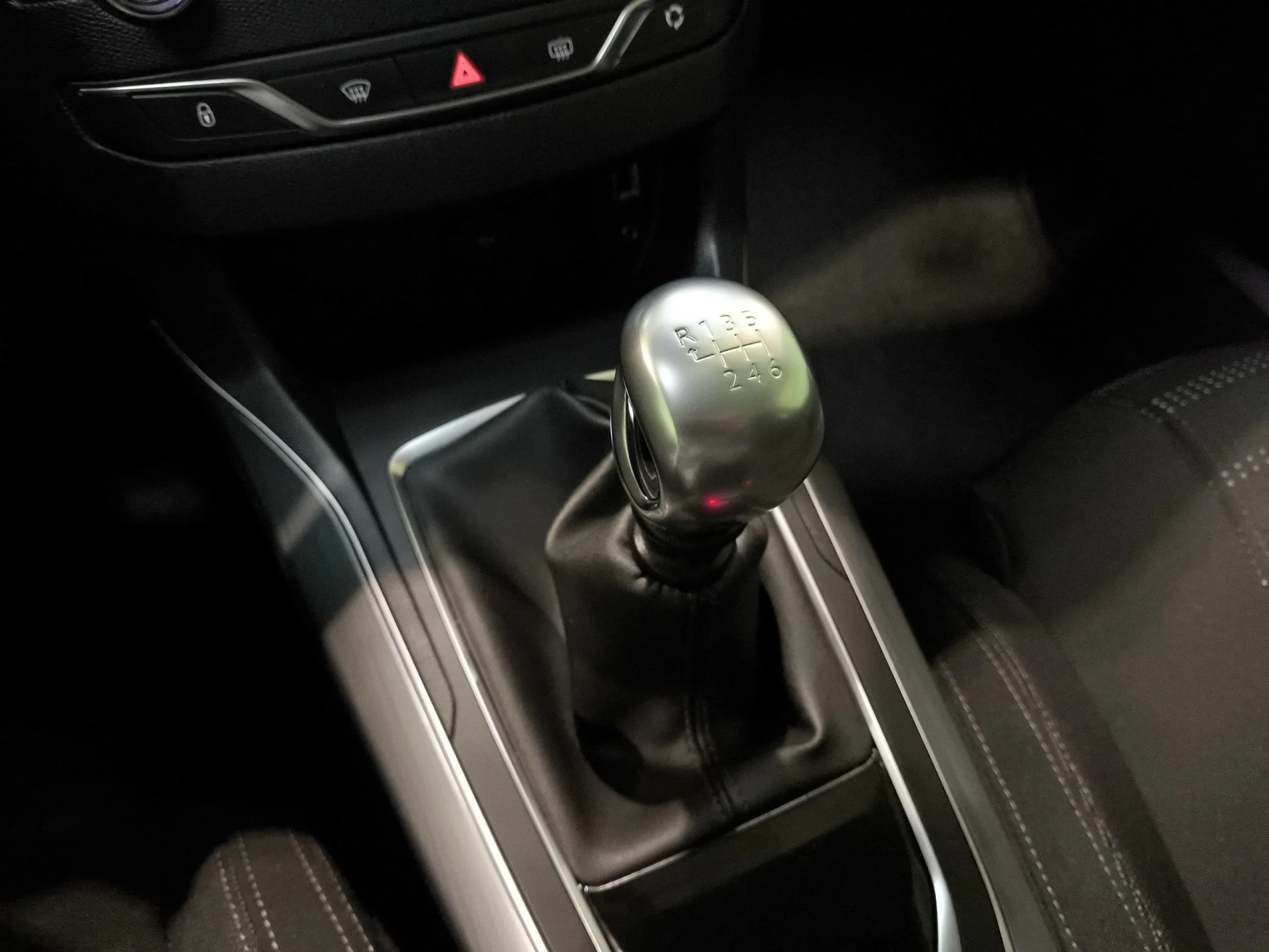 Peugeot 308 PureTech 130 SANDS Allure 96 kW (130 CV) - Foto 16