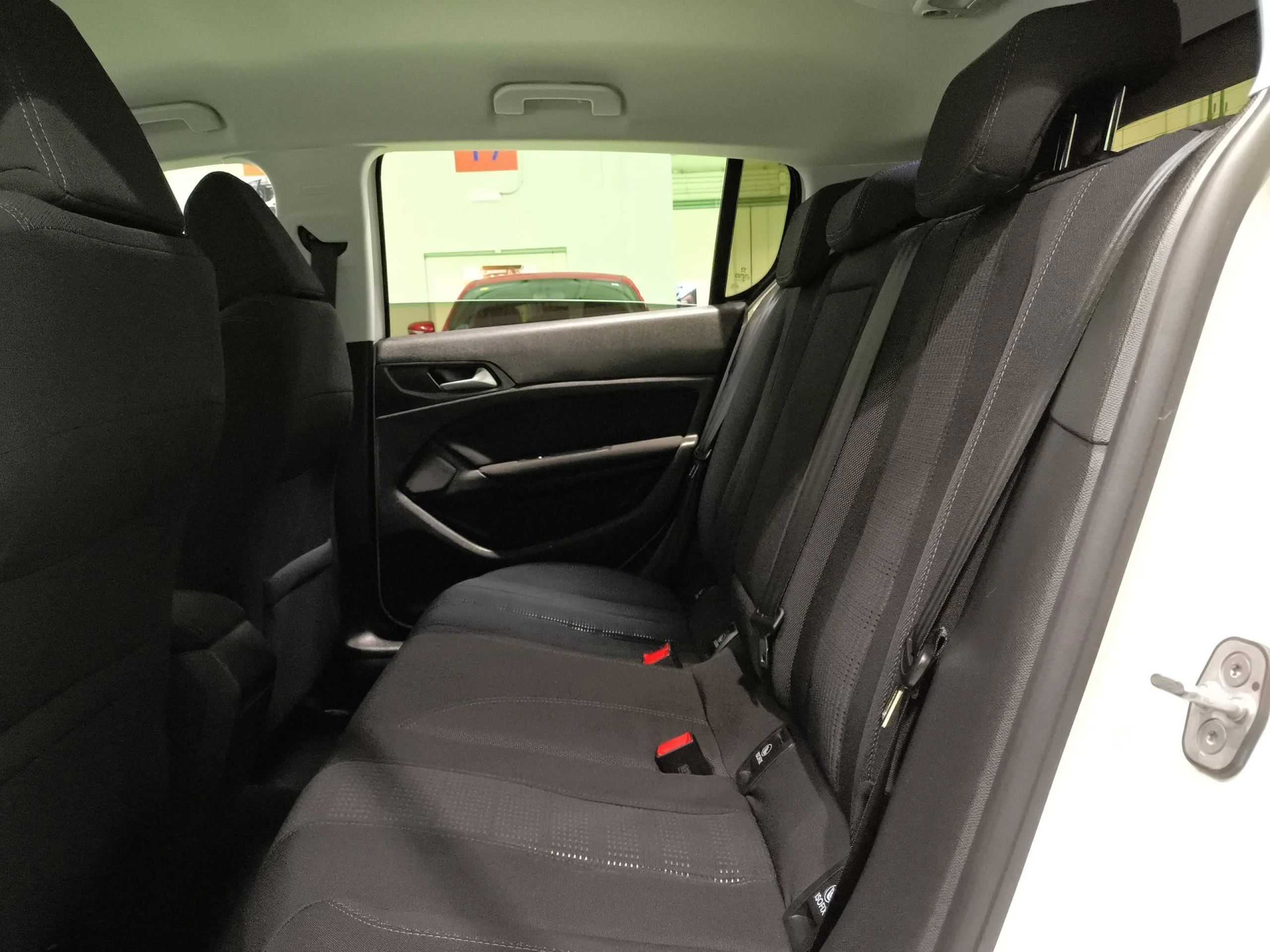 Peugeot 308 PureTech 130 SANDS Allure 96 kW (130 CV) - Foto 18