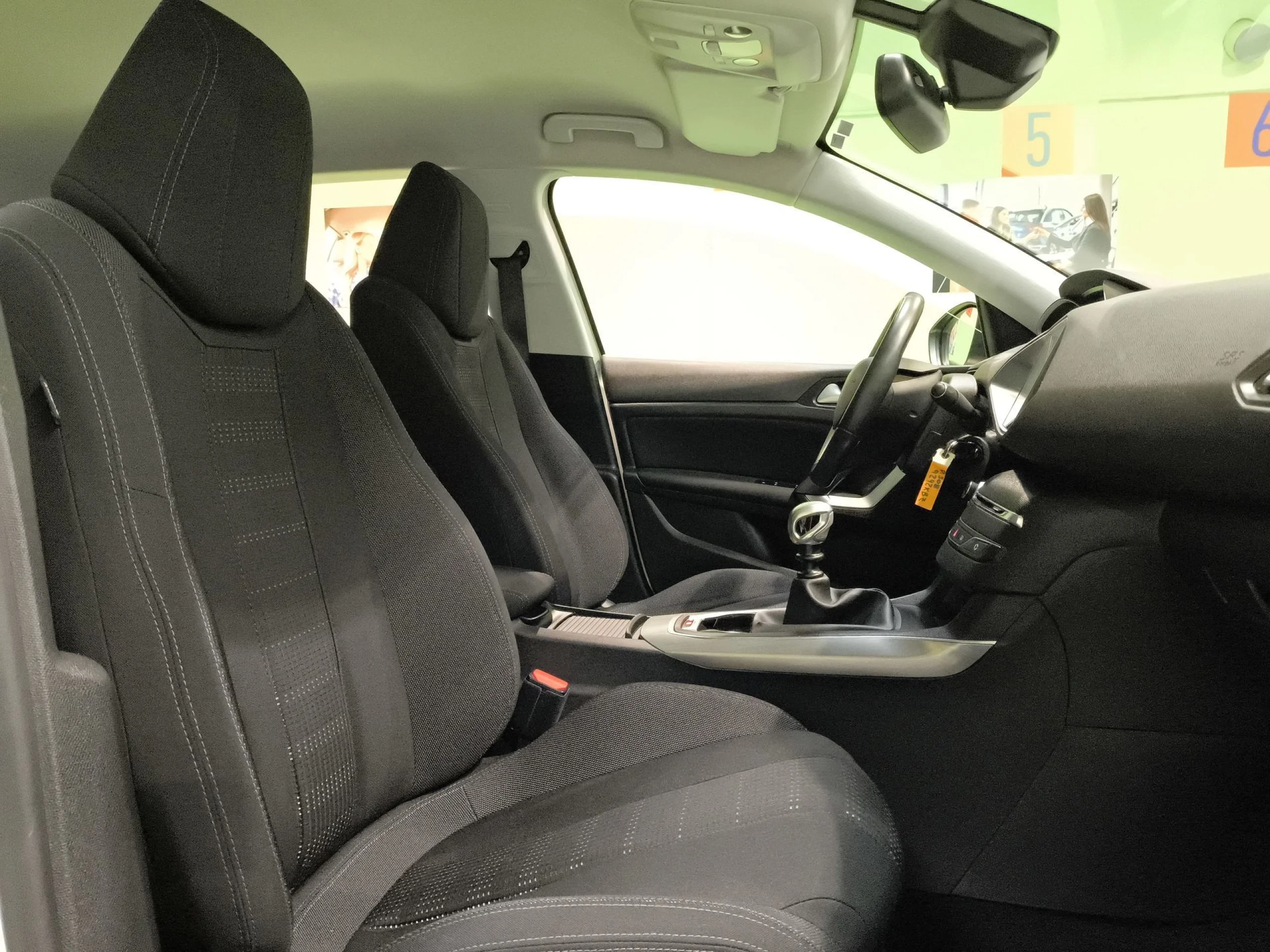 Peugeot 308 PureTech 130 SANDS Allure 96 kW (130 CV) - Foto 20