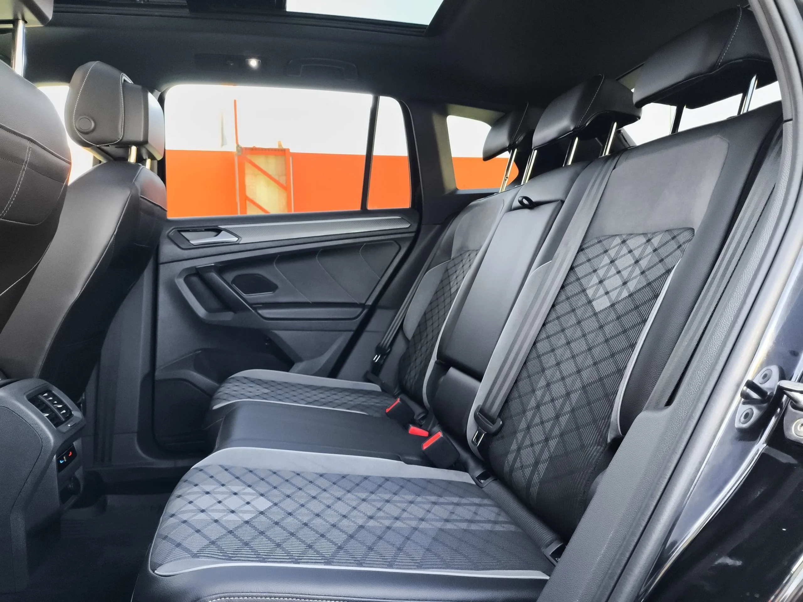 Volkswagen Tiguan R-Line 2.0 TDI 110 kW (150 CV) DSG - Foto 24