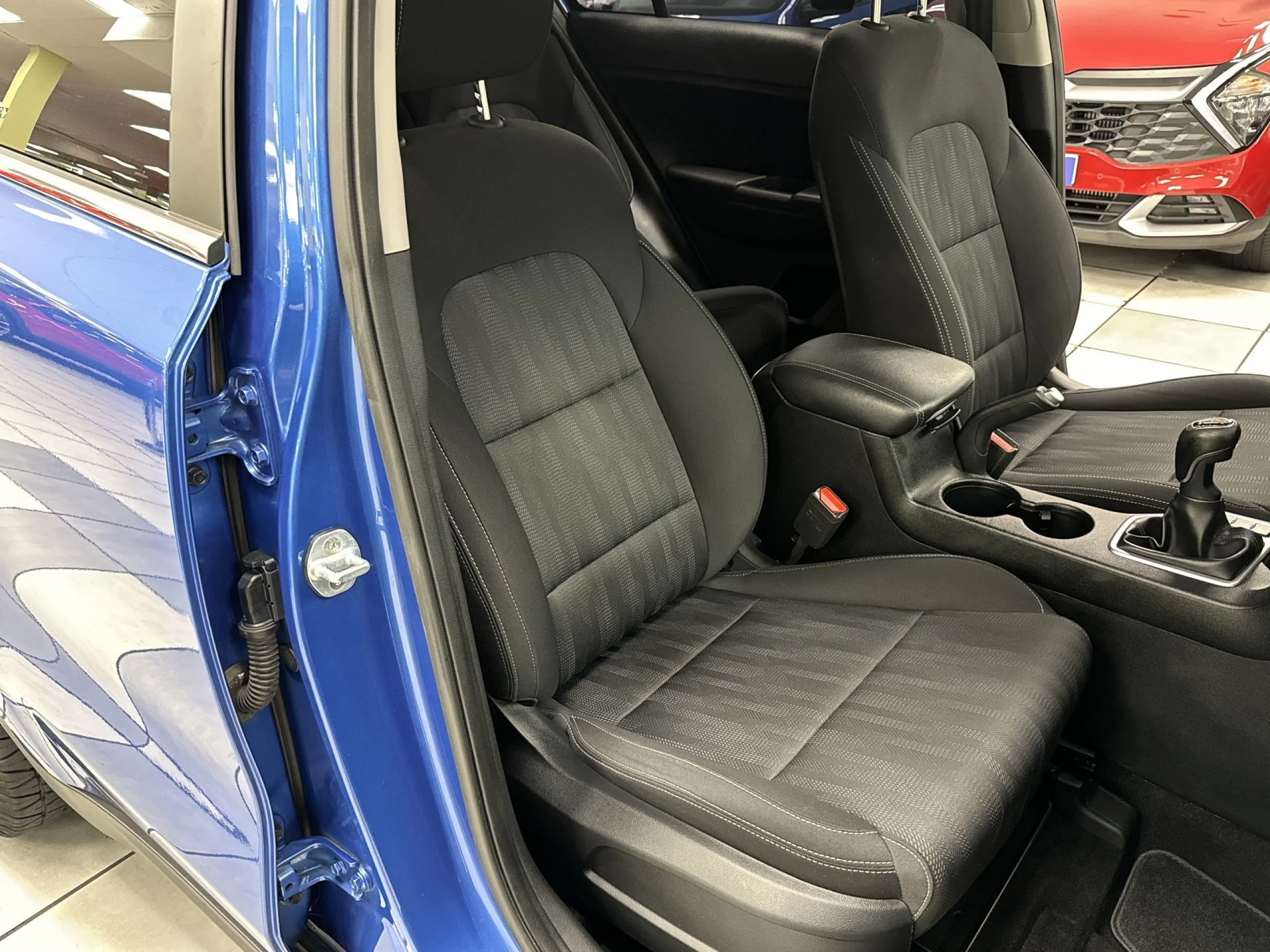 Kia Sportage 1.6 MHEV Business 4x2 85 kW (115 CV) - Foto 20