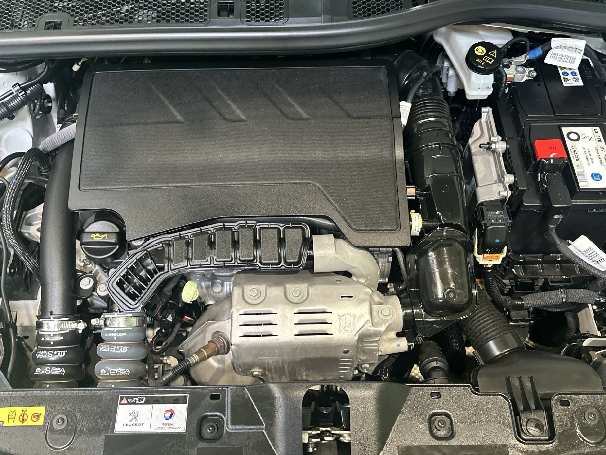 Peugeot 2008 SUV PureTech 100 SANDS Allure Pack 75 kW (100 CV) - Foto 20