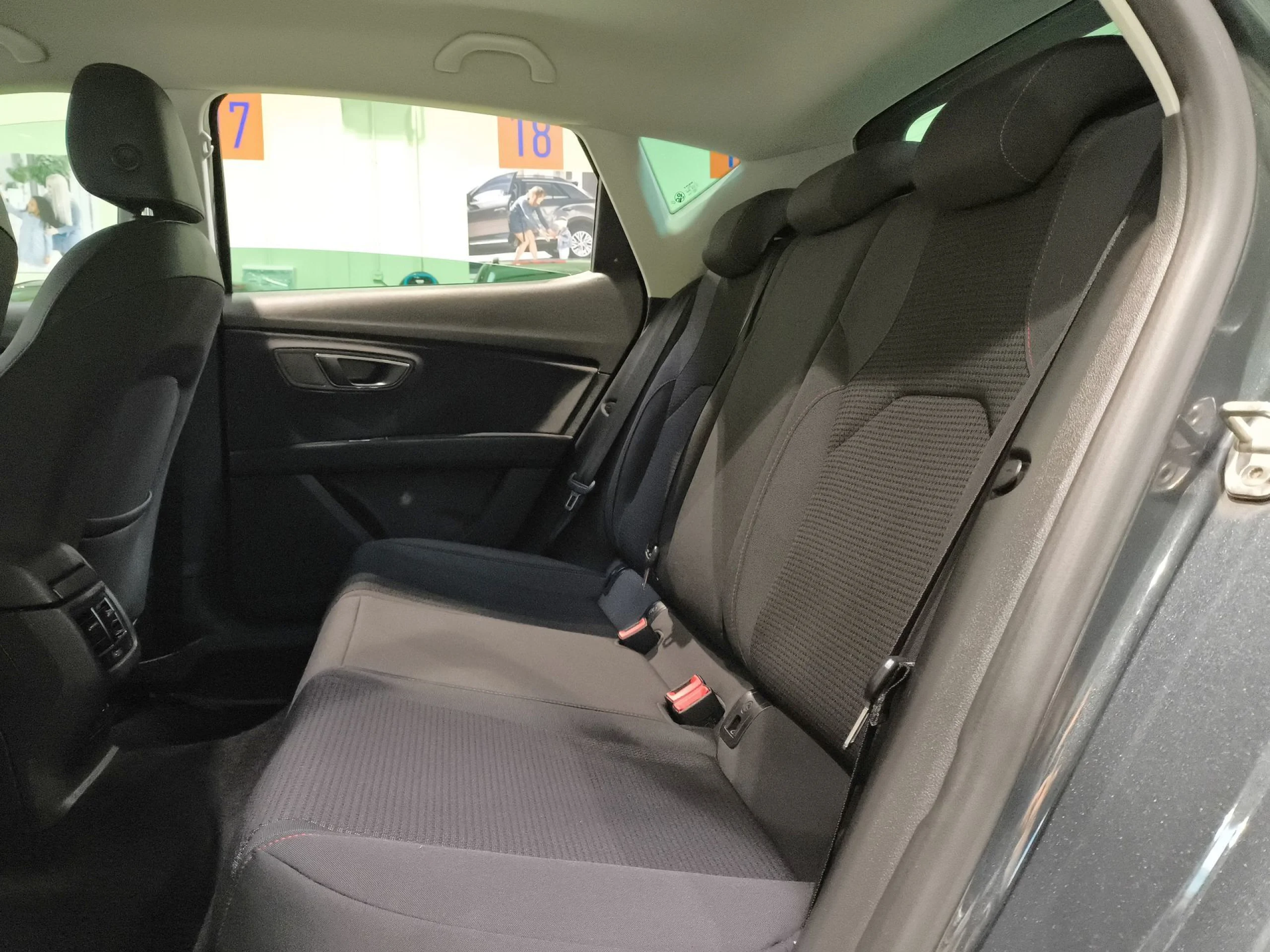Seat León 1.5 TSI SANDS FR Edition 96 kW (130 CV) - Foto 18