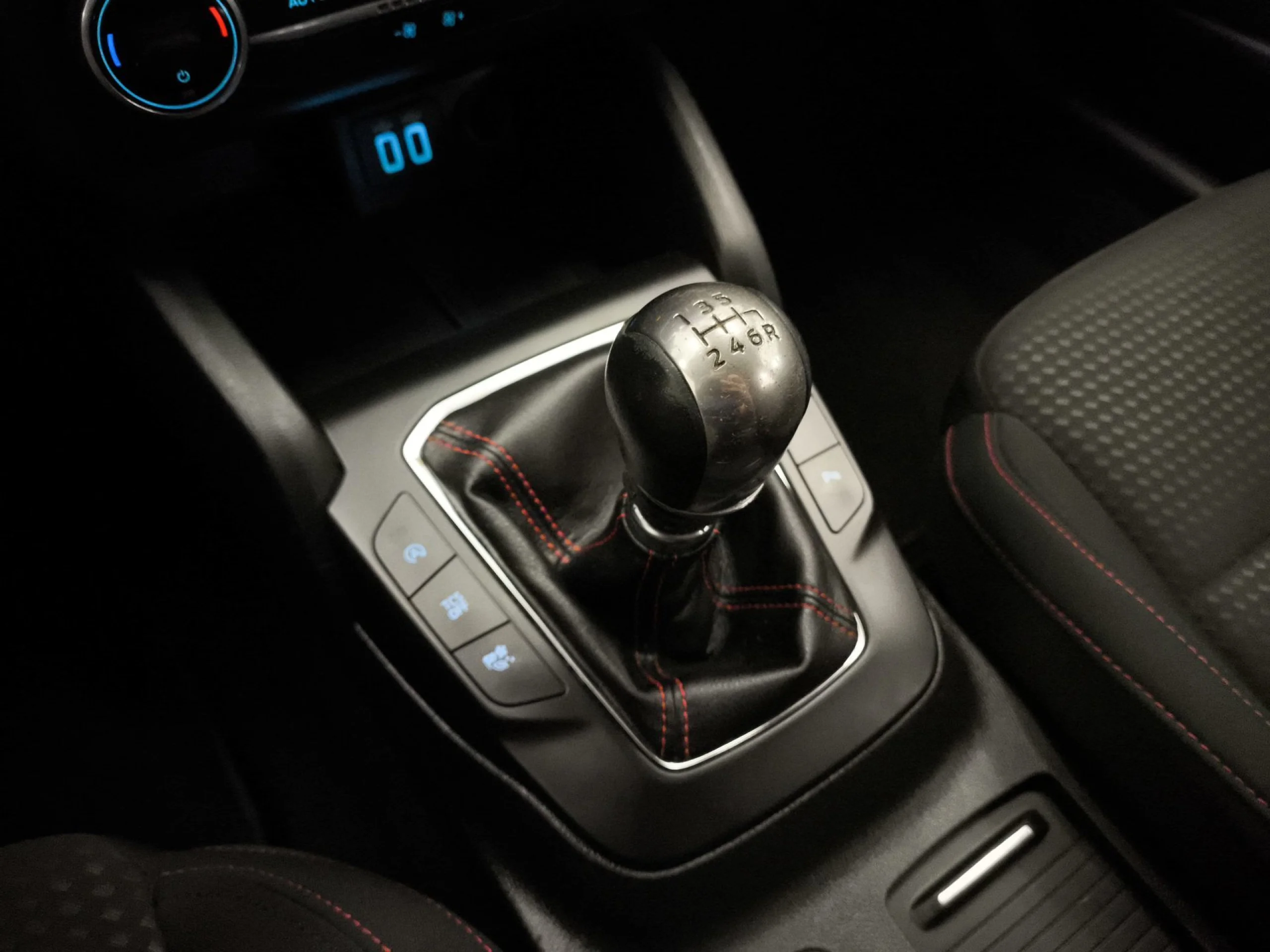 Ford Focus 1.0 Ecoboost MHEV ST-Line 92 kW (125 CV) - Foto 23