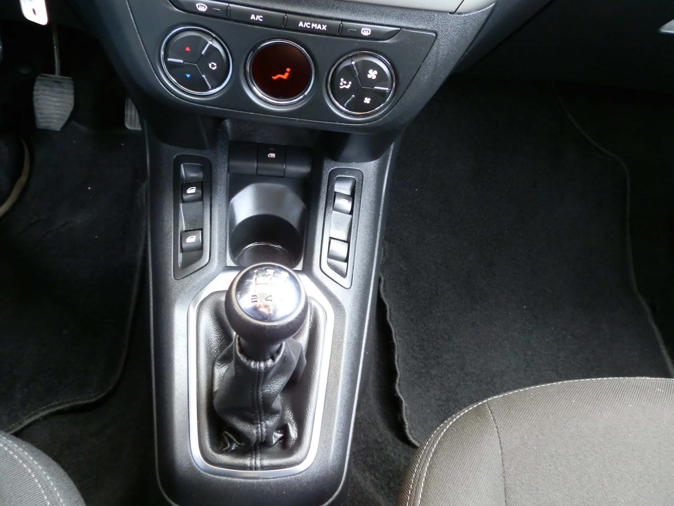 Citroen C-Elysee 1.2 PURETECH SHINE 4P - Foto 24