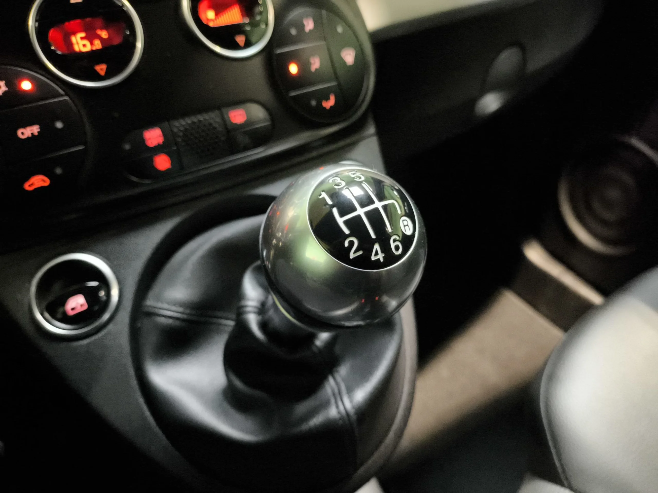 Fiat 500 1.0 Hybrid Sport 51 kW (70 CV) - Foto 22
