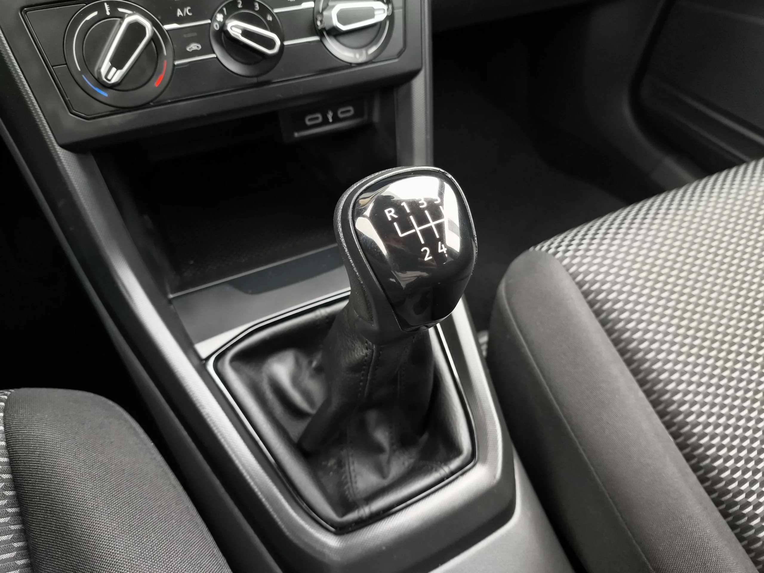 Volkswagen T-Cross Edition 1.0 TSI 70 kW (95 CV) - Foto 22