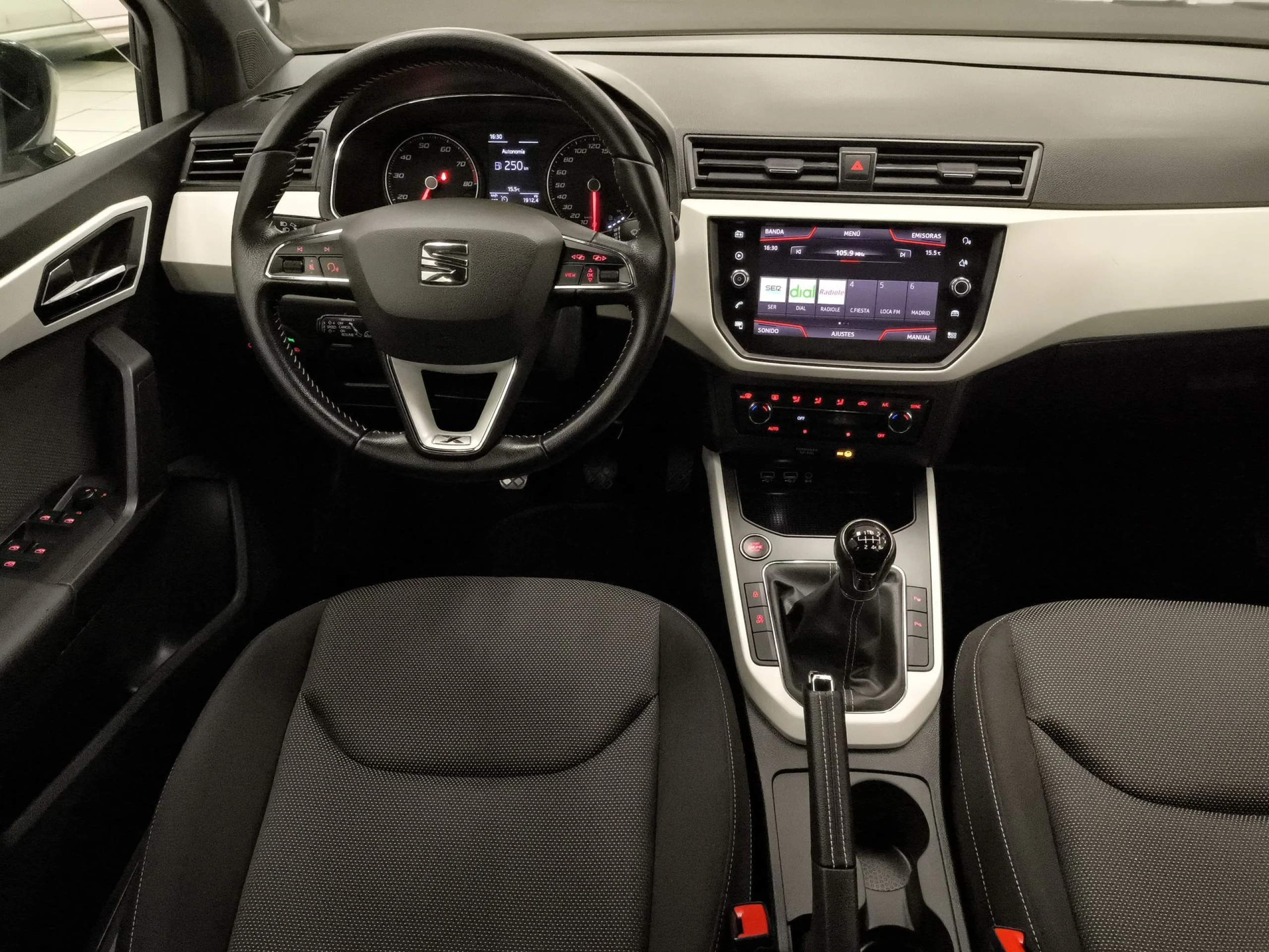 Seat Arona 1.0 TSI SANDS Xcellence 85 kW (115 CV) - Foto 17