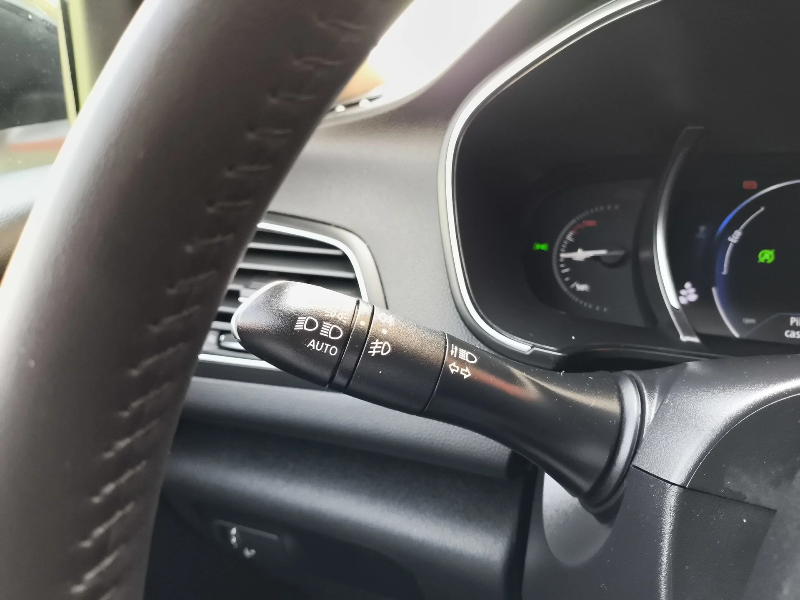 Renault Megane Limited TCe 85 kW (115 CV) - Foto 18