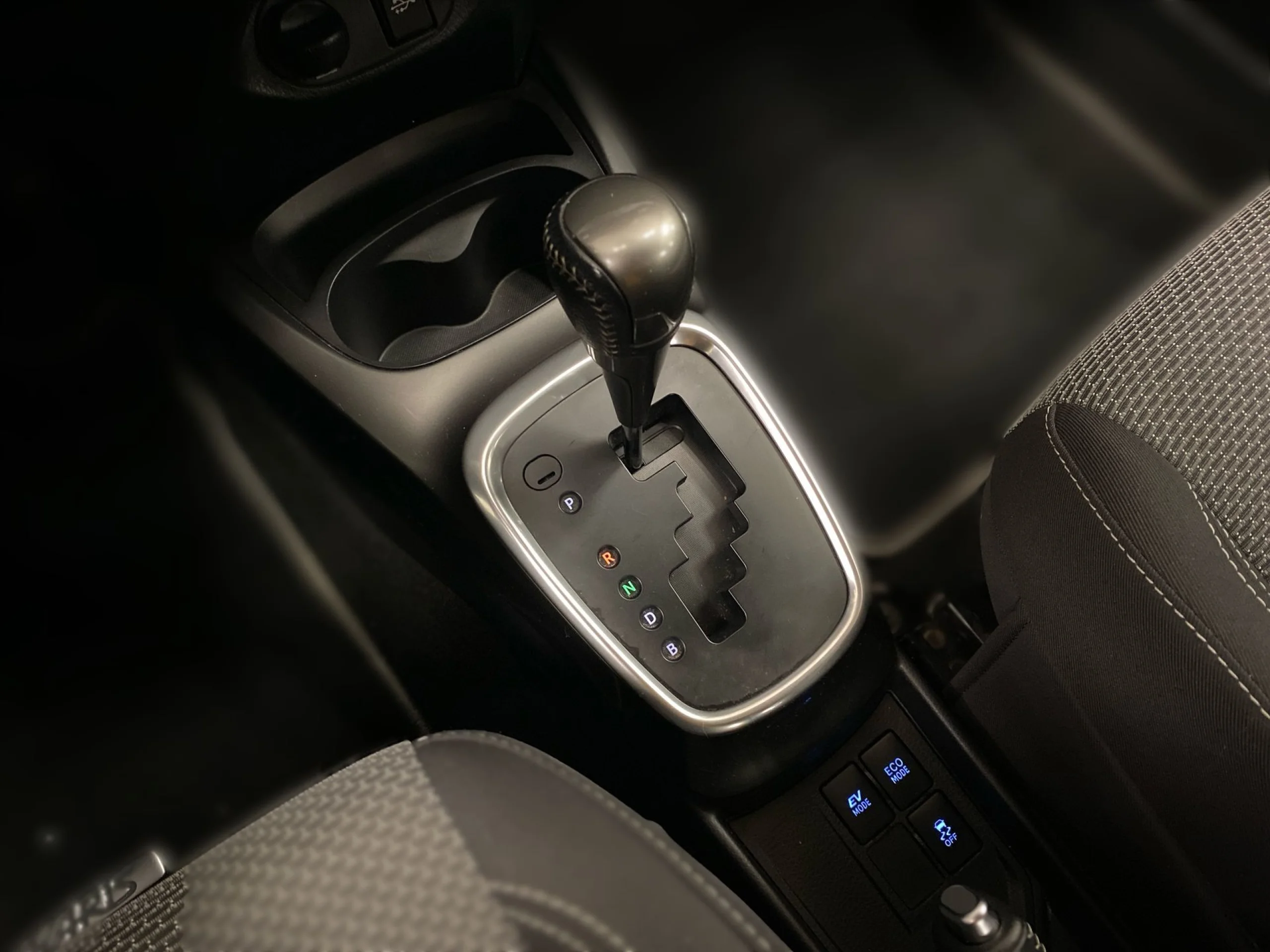 Toyota Yaris 1.5 Hybrid Active 74 kW (100 CV) - Foto 16