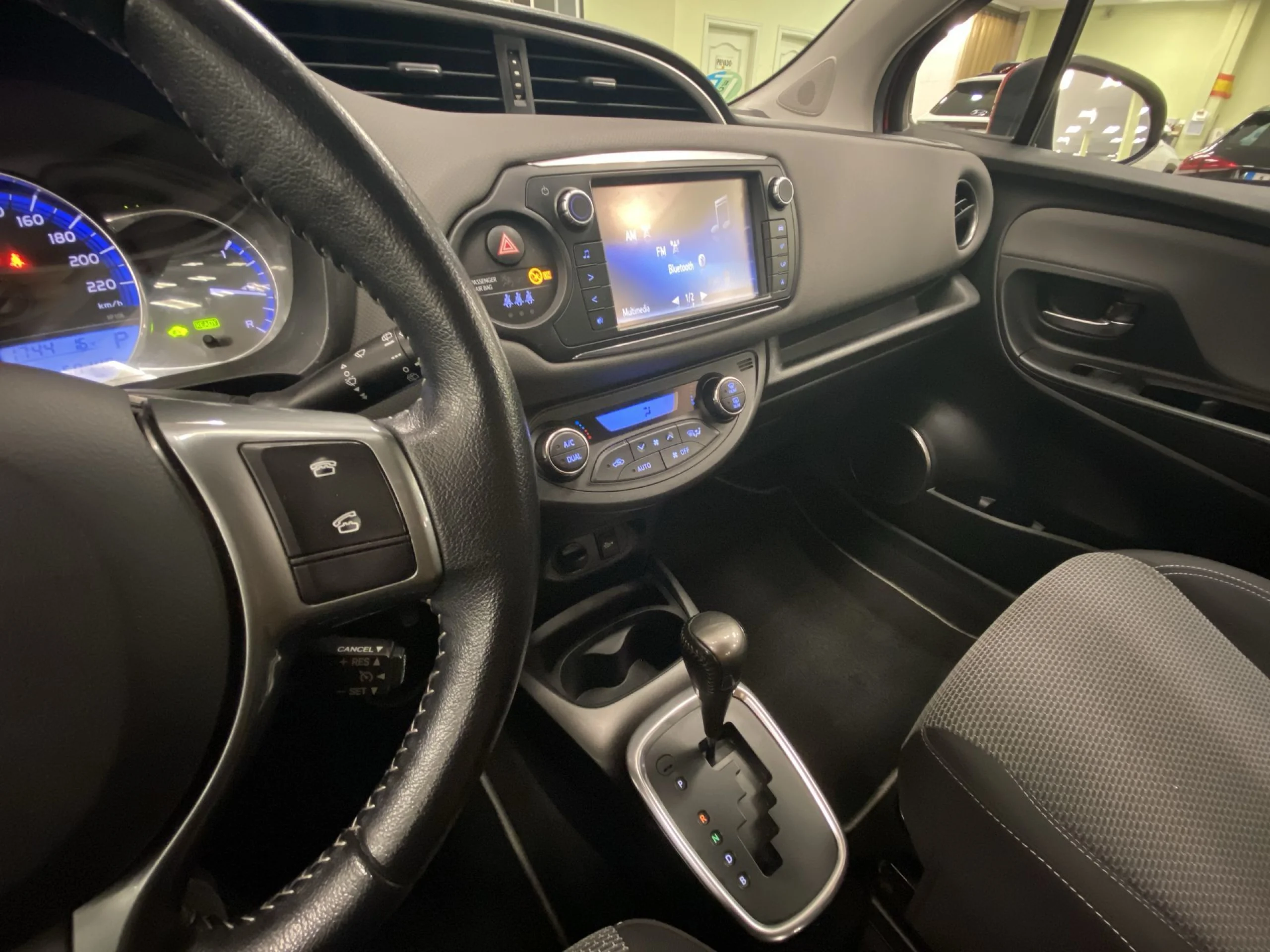 Toyota Yaris 1.5 Hybrid Active 74 kW (100 CV) - Foto 17
