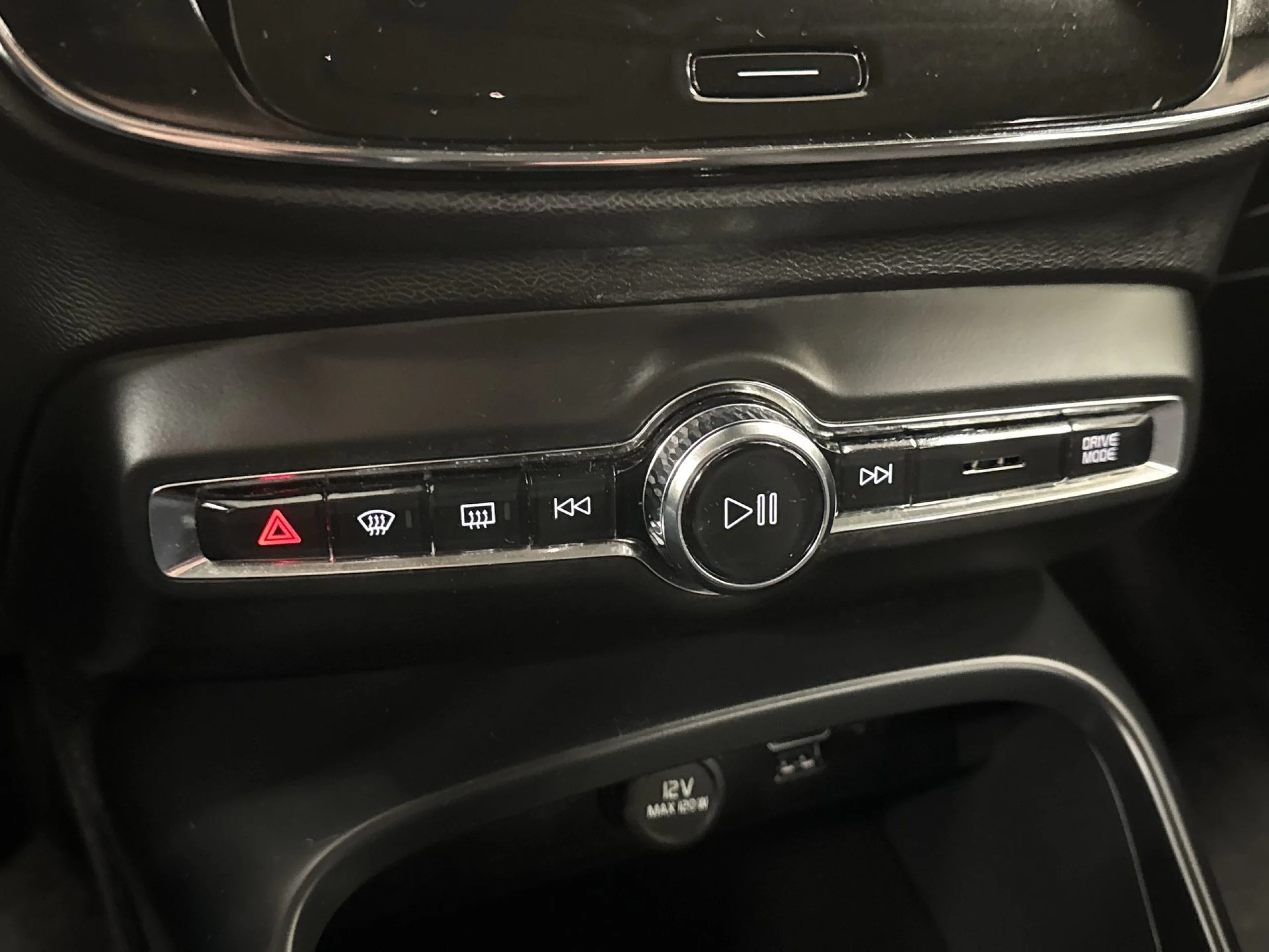 Volvo XC40 B3 G Momentum Pro Auto 120 kW (163 CV) - Foto 18