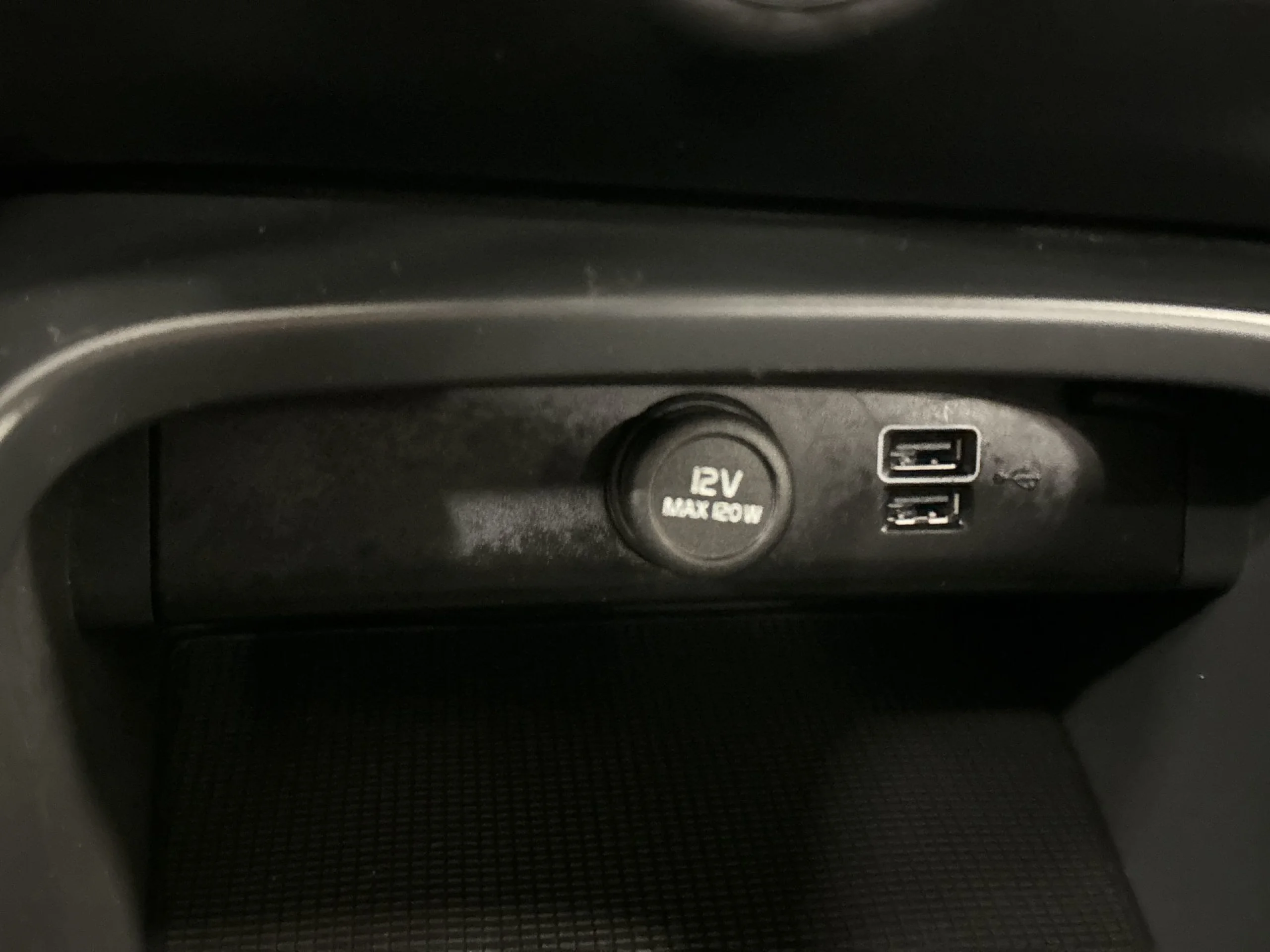 Volvo XC40 B3 G Momentum Pro Auto 120 kW (163 CV) - Foto 20