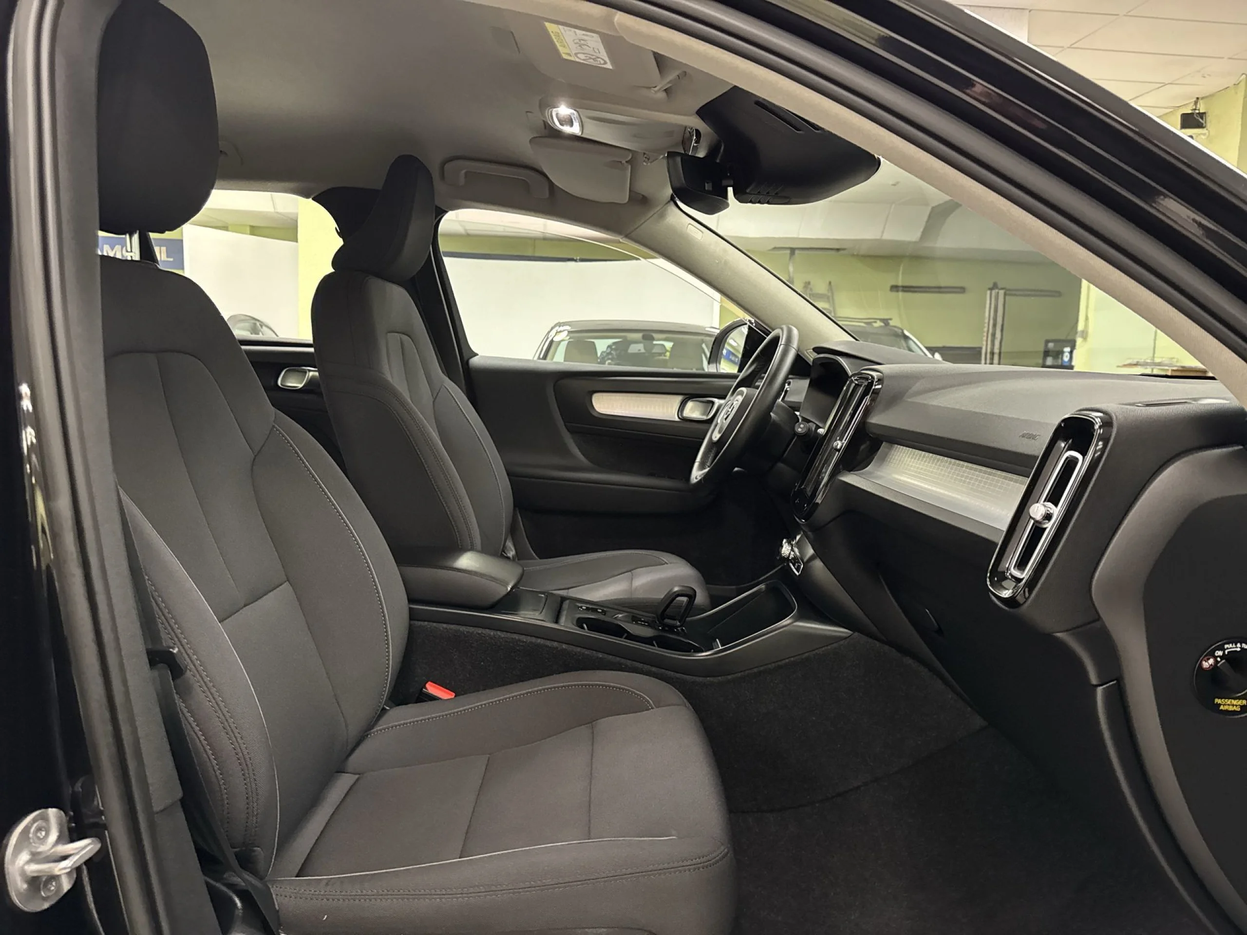 Volvo XC40 B3 G Momentum Pro Auto 120 kW (163 CV) - Foto 24