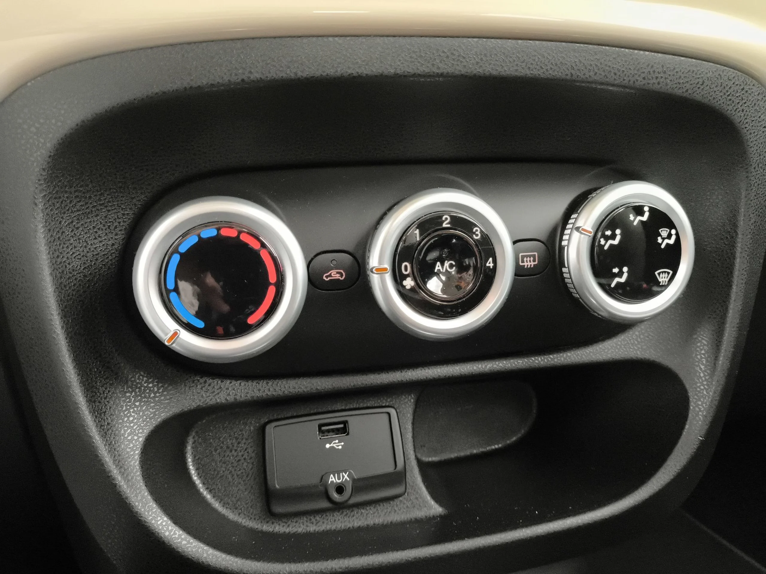 Fiat 500L 1.4 16v 70 kW (95 CV) - Foto 14
