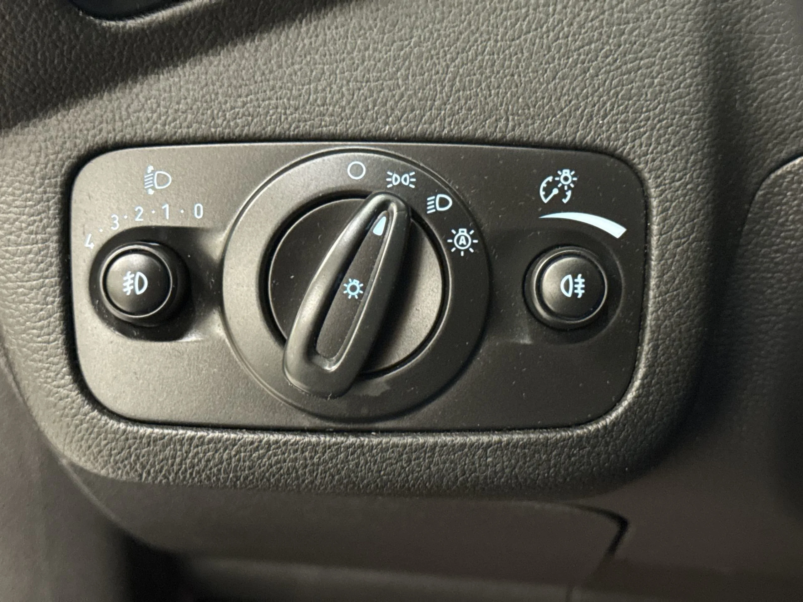 Ford Kuga 2.0 TDCI SANDS Trend 4x2 110 kW (140 CV) - Foto 12