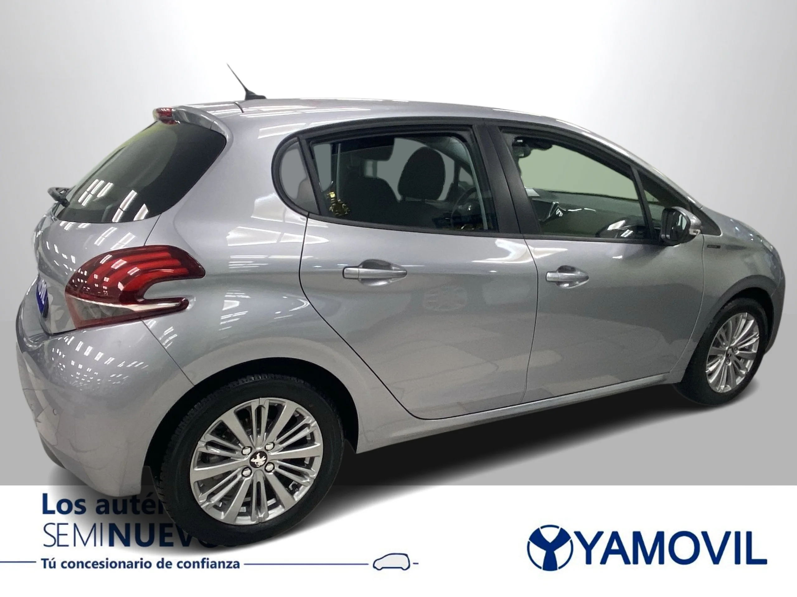 Peugeot 208 1.2L PureTech Signature  81 KW (110 CV) - Foto 6