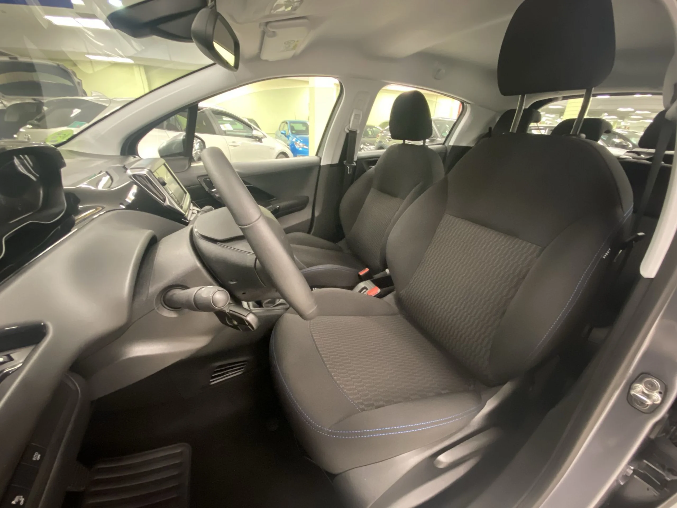 Peugeot 208 1.2L PureTech Signature  81 KW (110 CV) - Foto 8