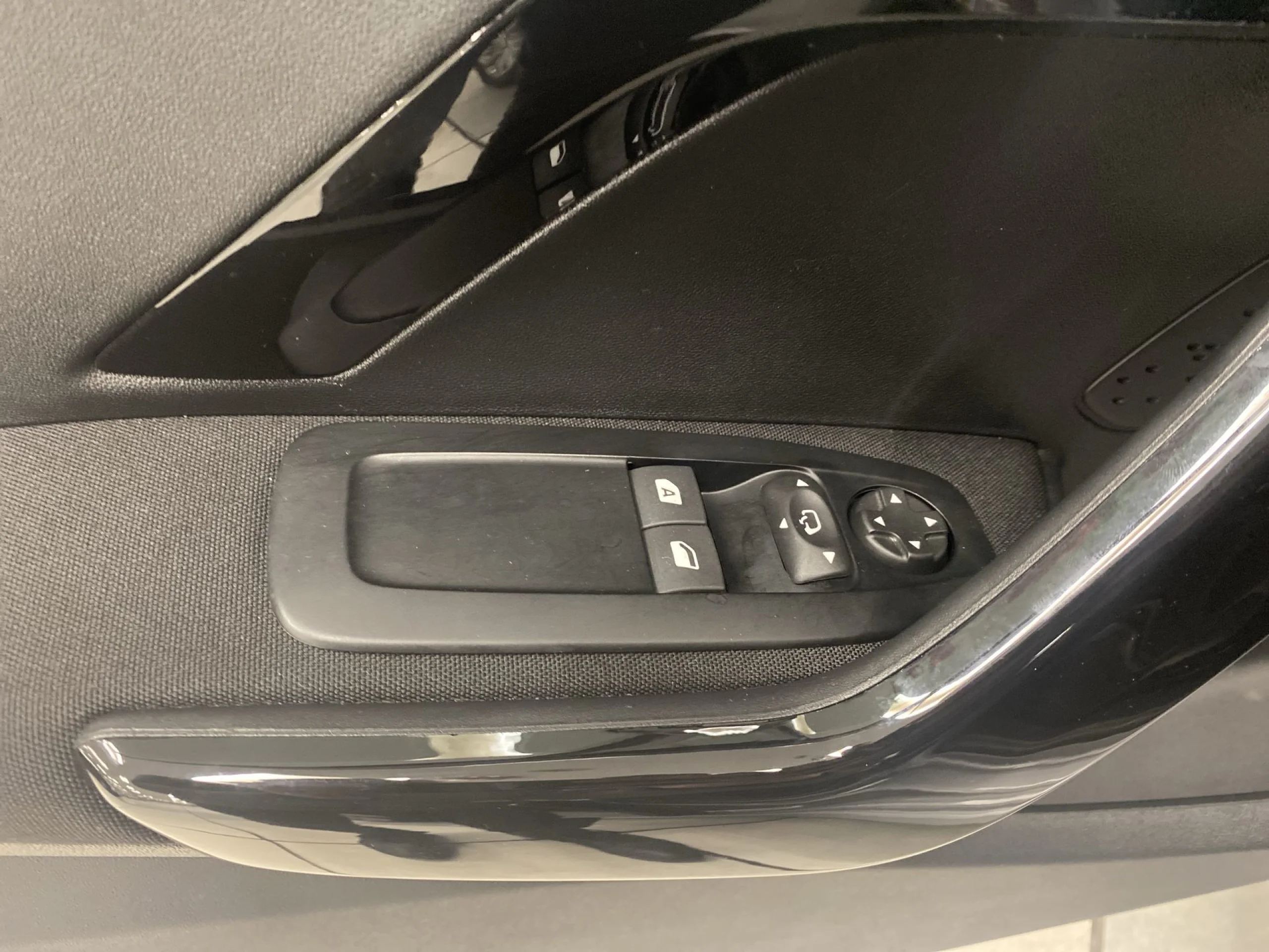 Peugeot 208 1.2L PureTech Signature  81 KW (110 CV) - Foto 10