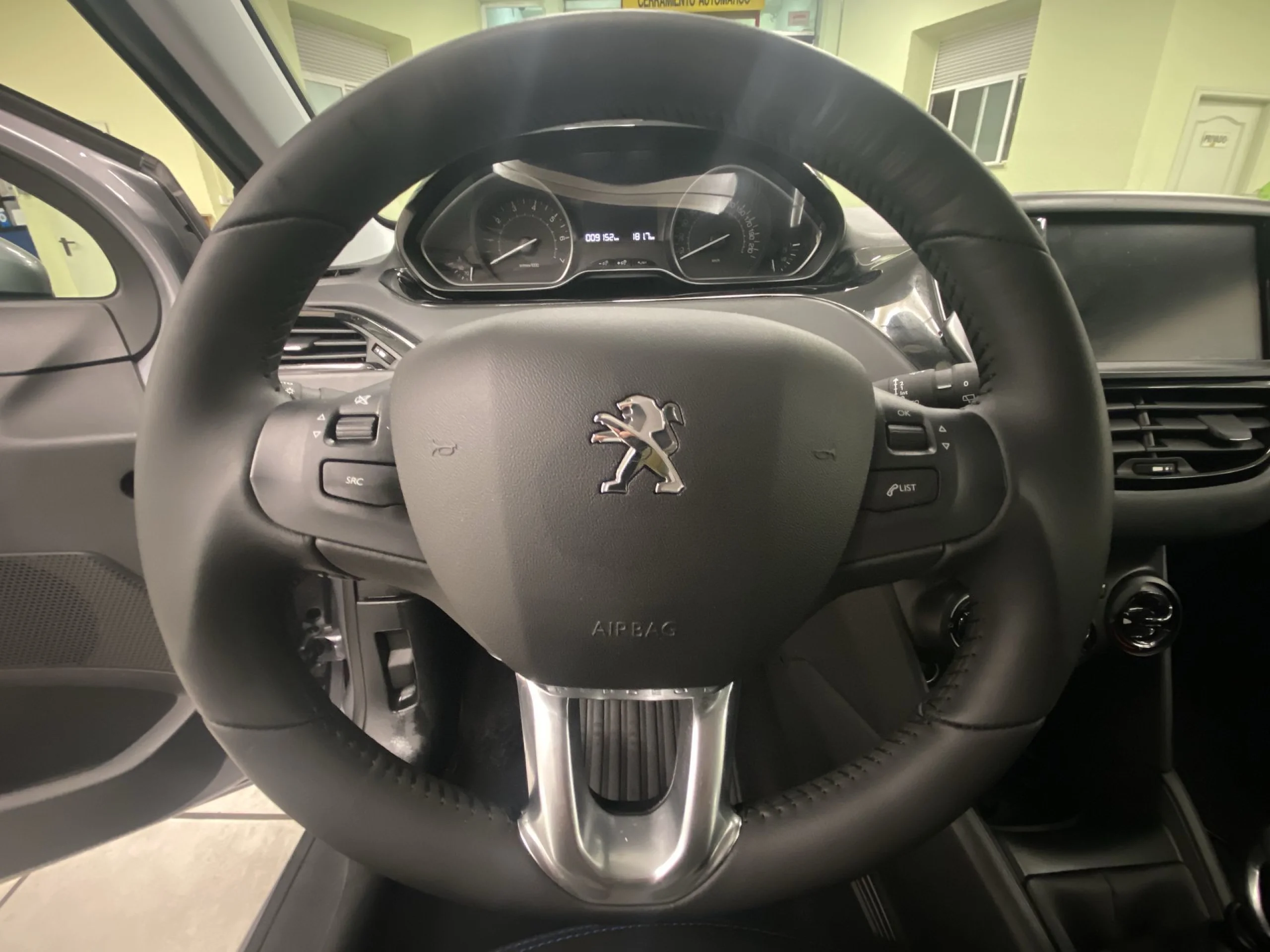 Peugeot 208 1.2L PureTech Signature  81 KW (110 CV) - Foto 11