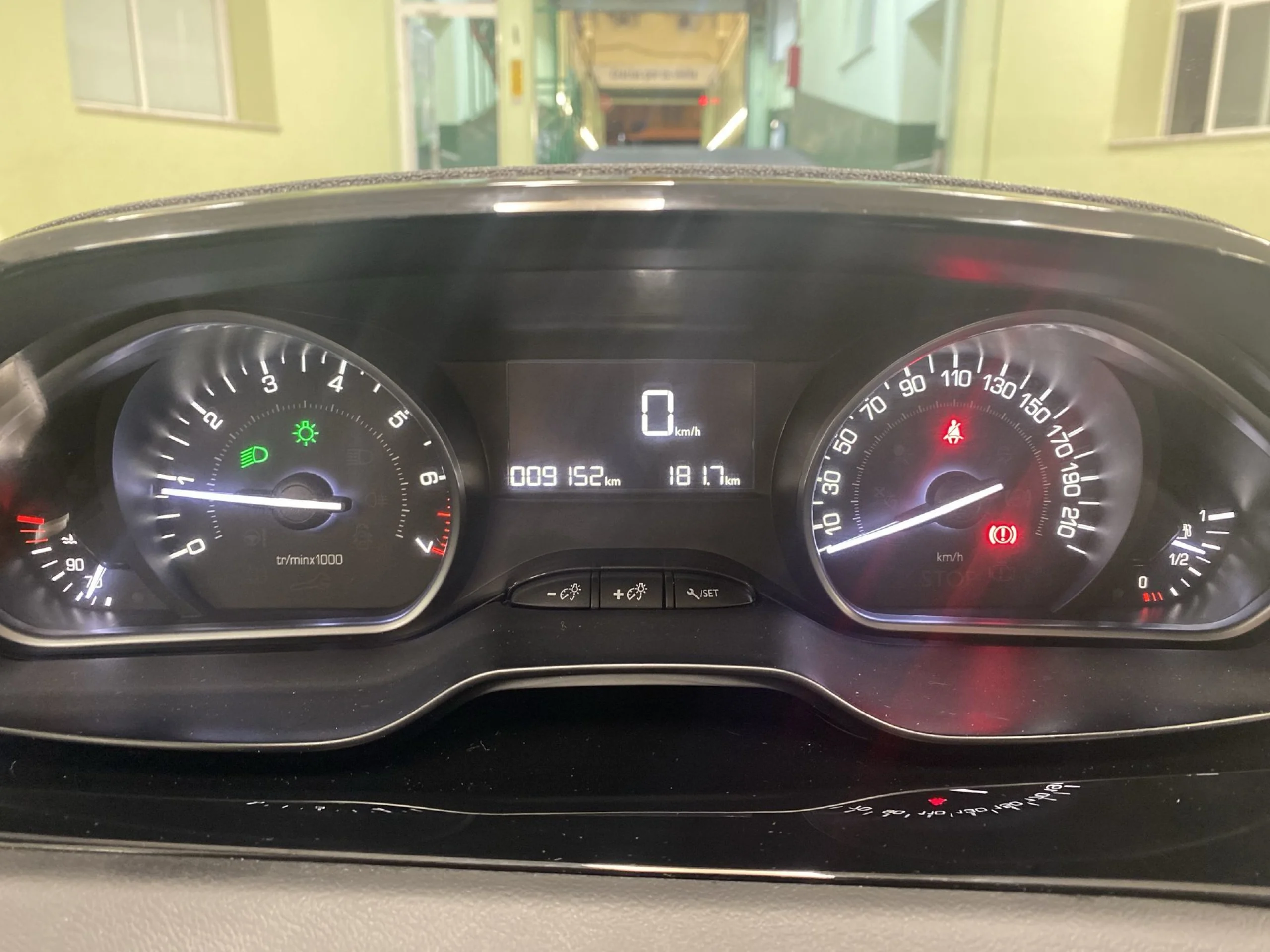 Peugeot 208 1.2L PureTech Signature  81 KW (110 CV) - Foto 12