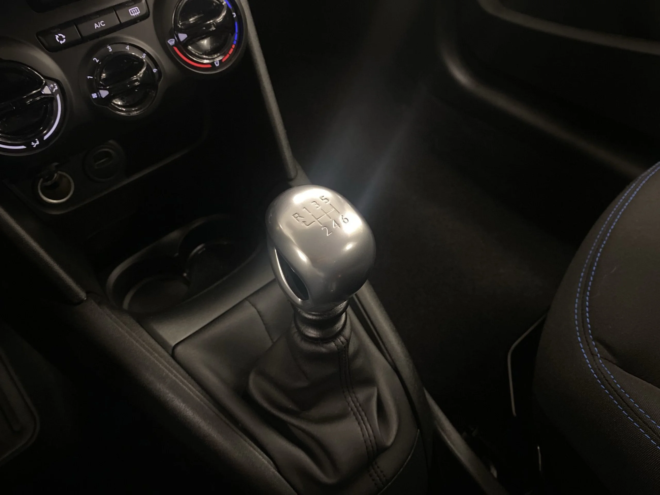 Peugeot 208 1.2L PureTech Signature  81 KW (110 CV) - Foto 17