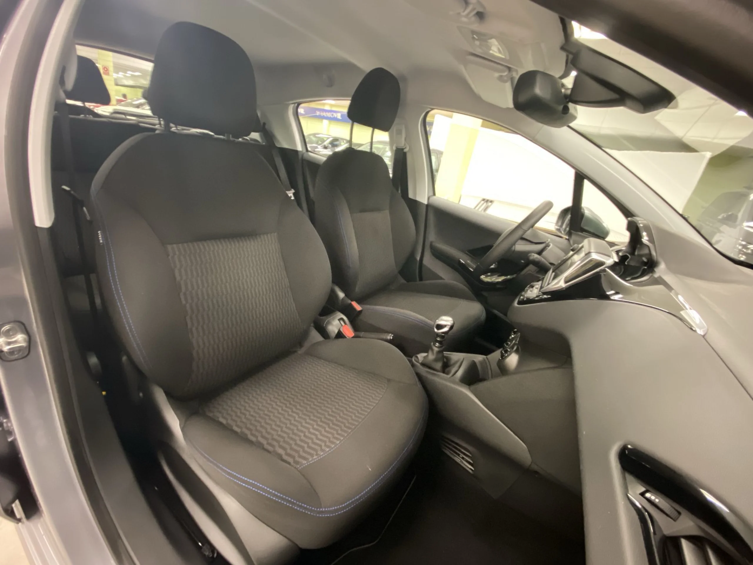 Peugeot 208 1.2L PureTech Signature  81 KW (110 CV) - Foto 21