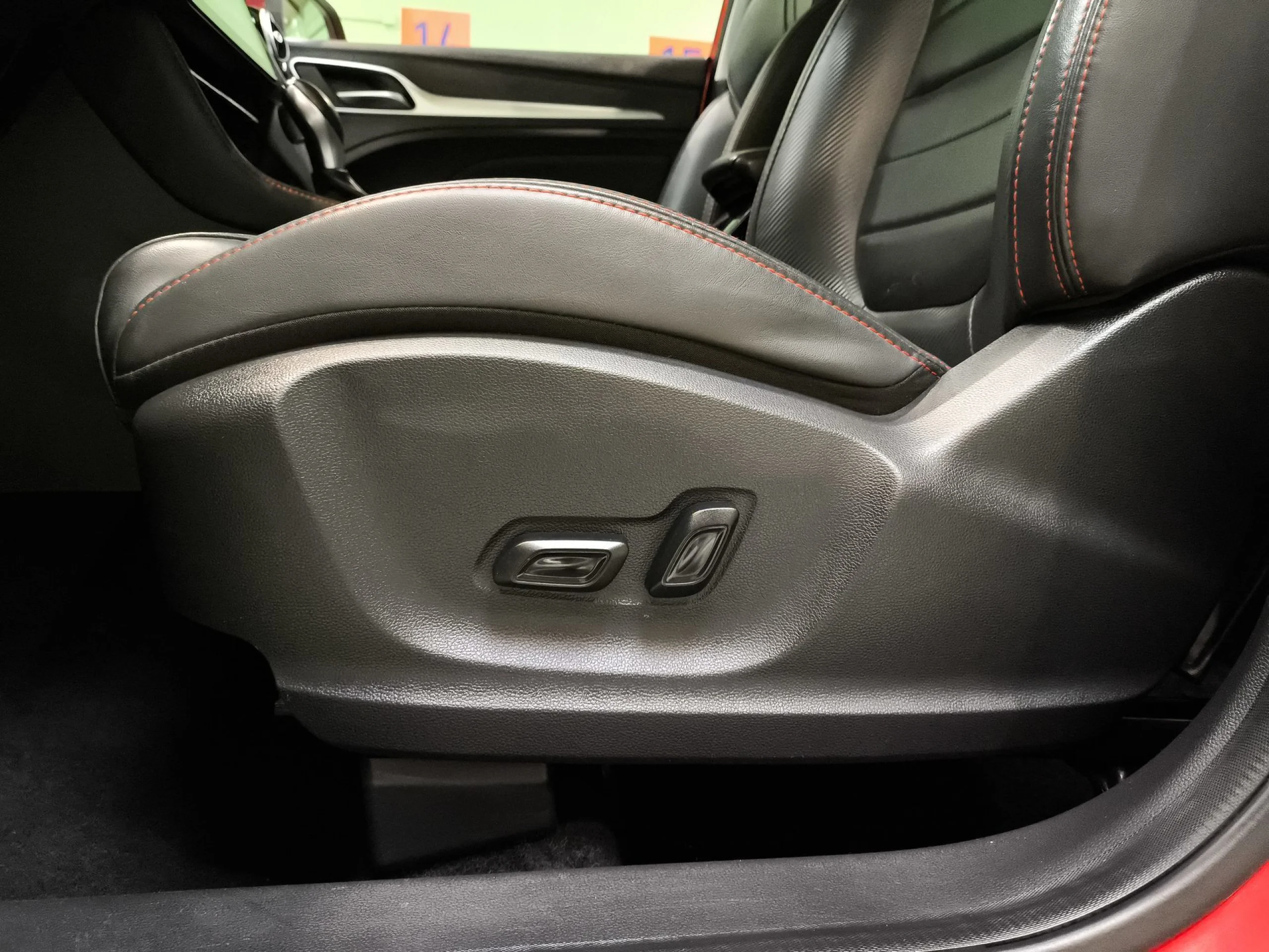 MG ZS 1.0T Luxury Auto 82 kW (111 CV) - Foto 9