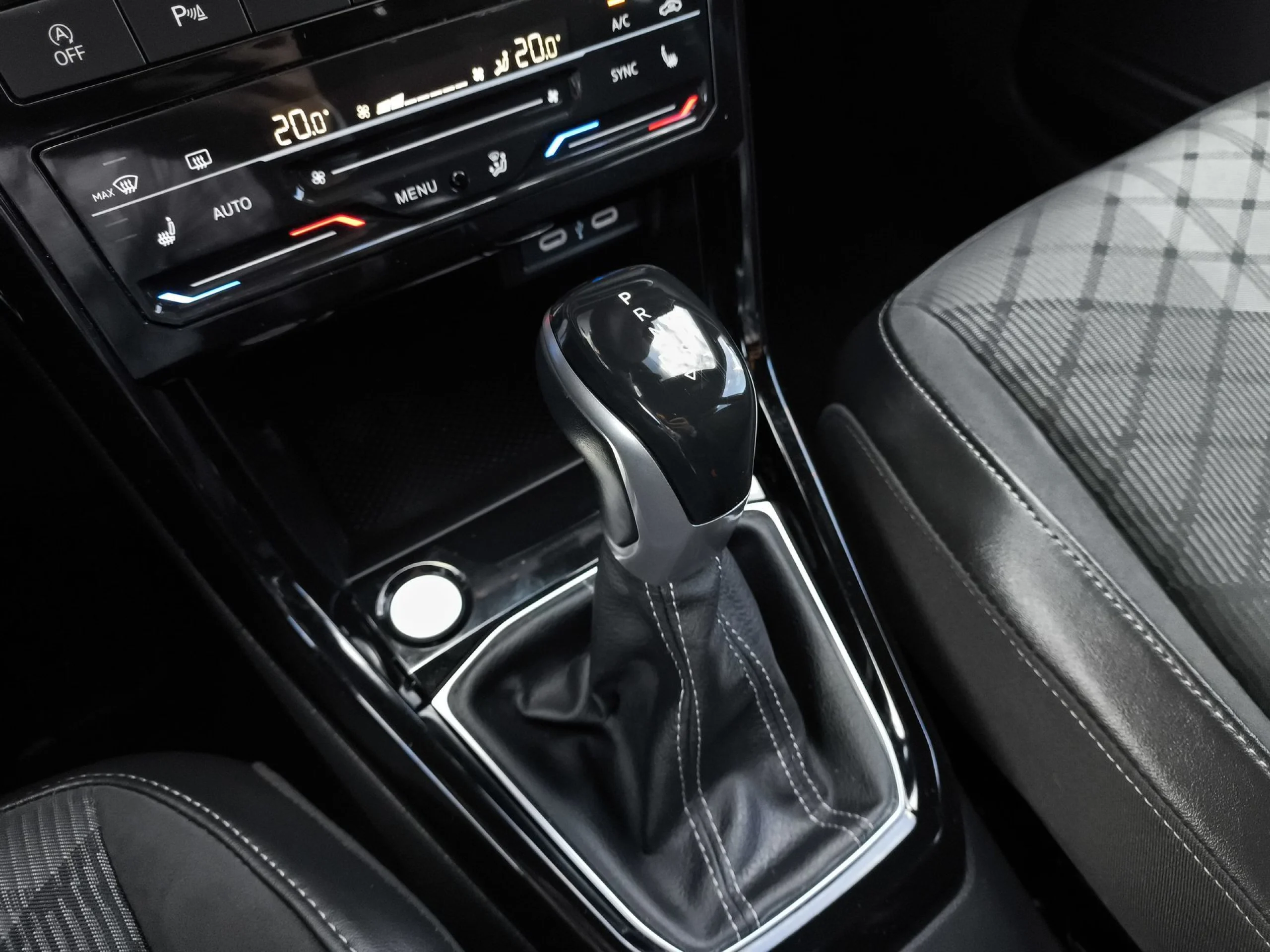 Volkswagen T-Cross R-Line 1.5 TSI 110 kW (150 CV) DSG - Foto 19