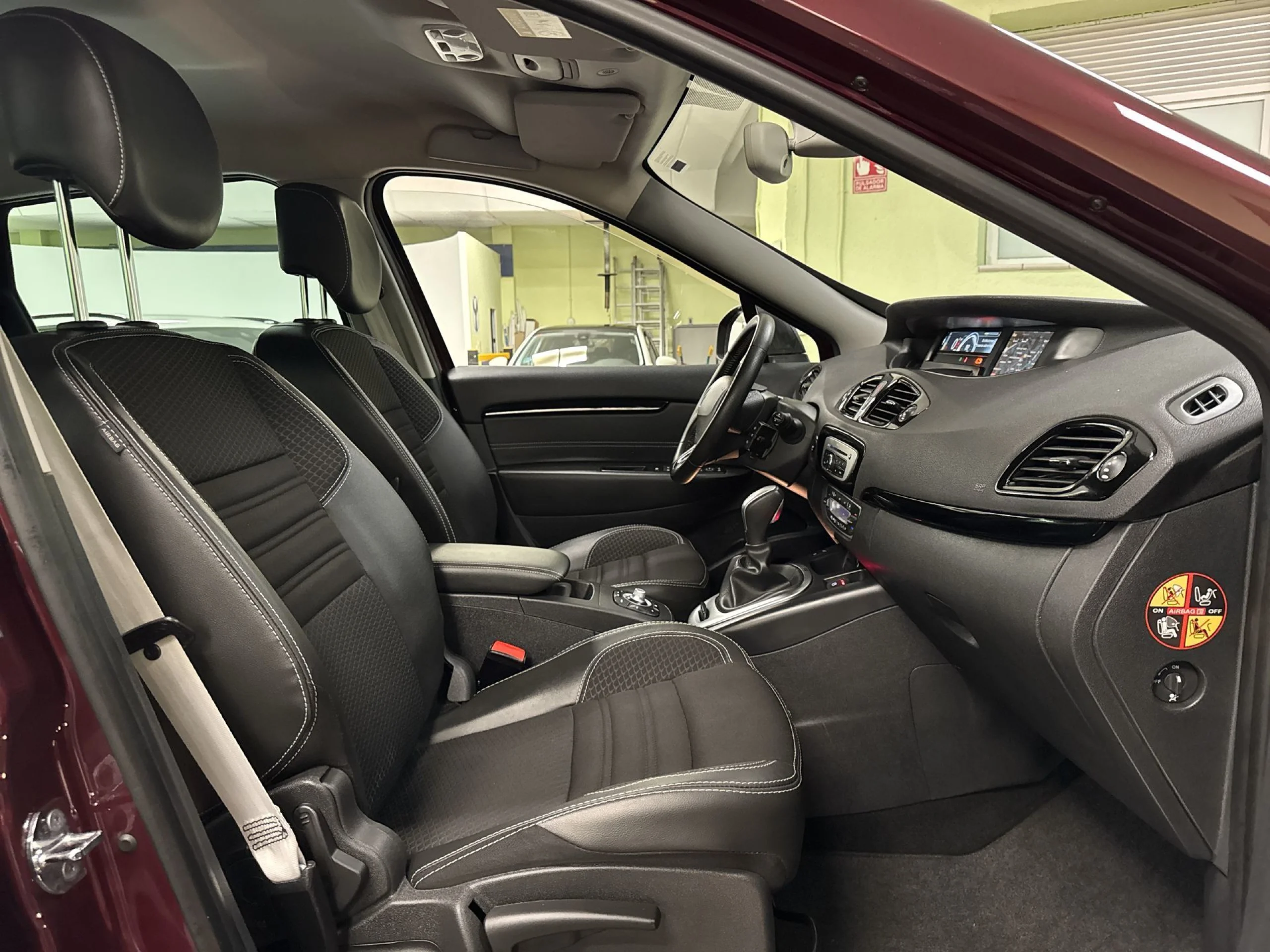 Renault Scenic dCi 110 Bose EDC 81 kW (110 CV) - Foto 23