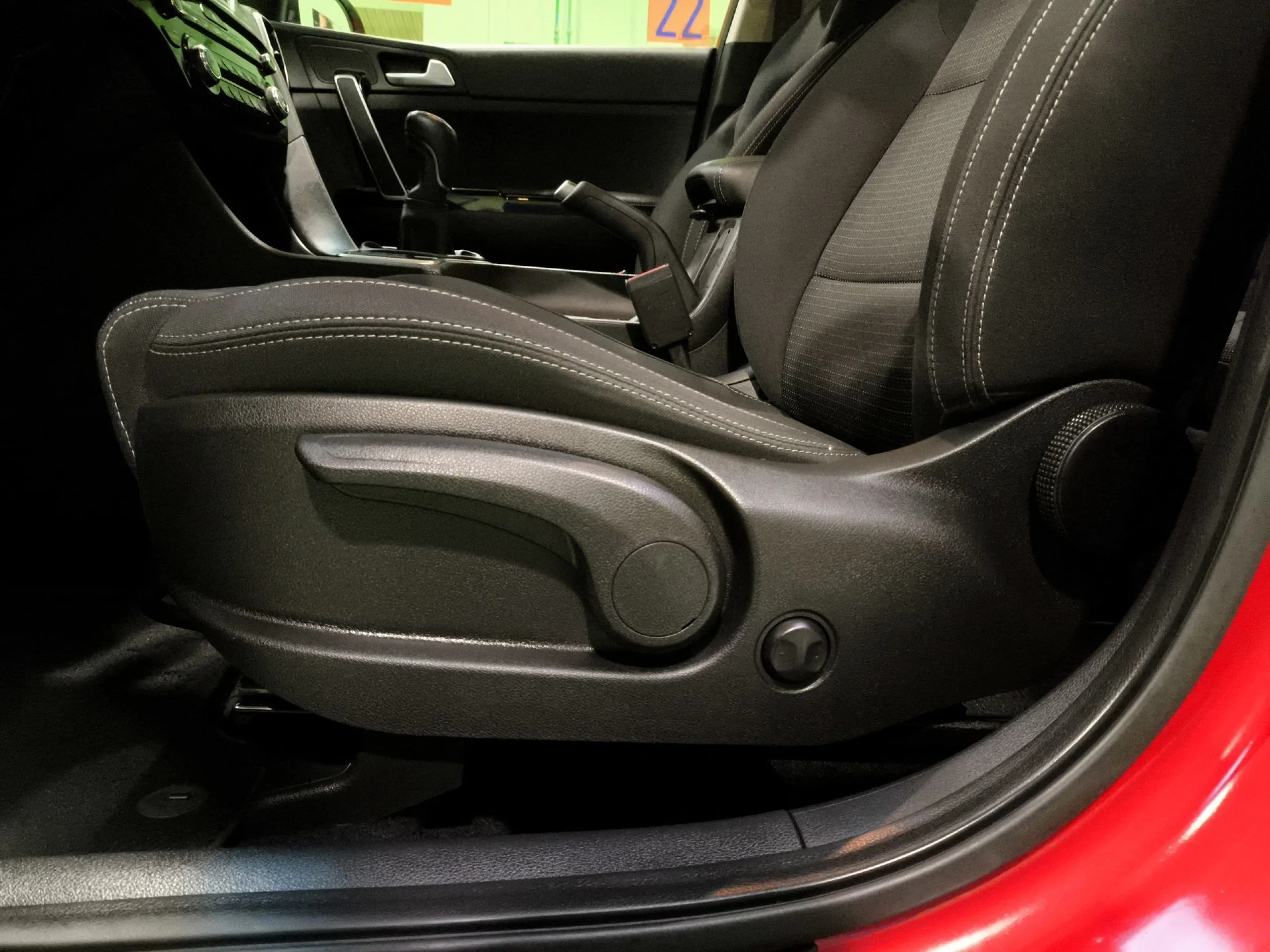 Kia Sportage 1.6 MHEV Black Edition 100 kW (136 CV) - Foto 9