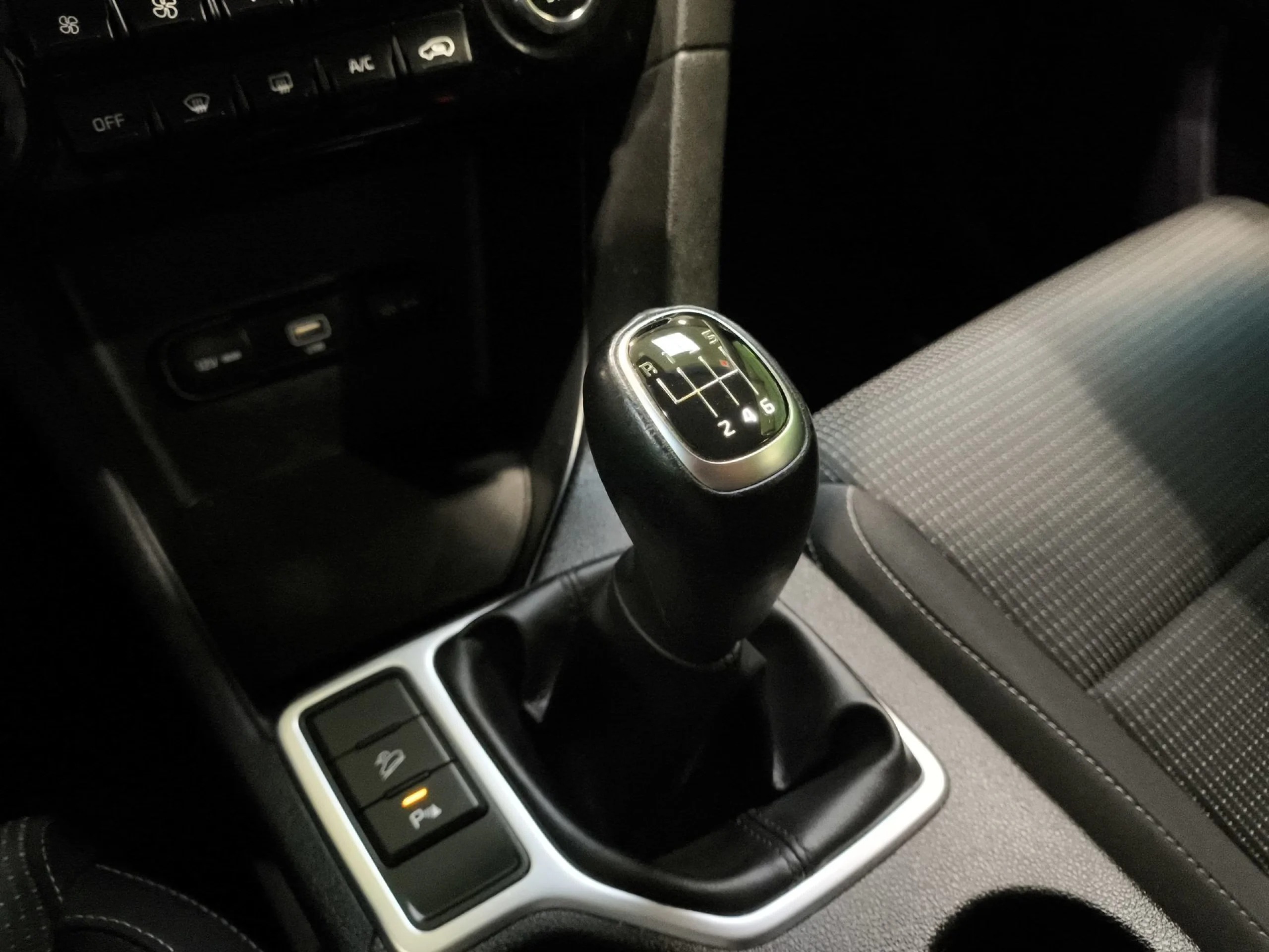 Kia Sportage 1.6 MHEV Black Edition 100 kW (136 CV) - Foto 20