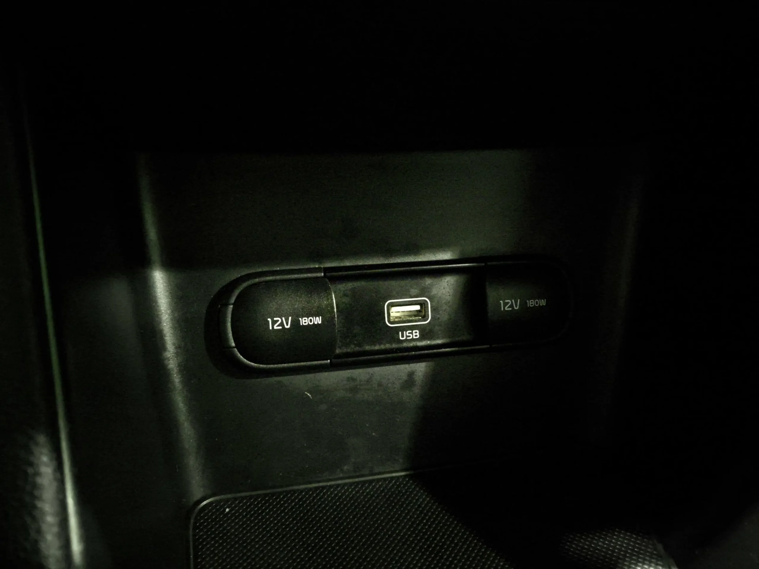 Kia Sportage 1.6 MHEV Black Edition 100 kW (136 CV) - Foto 21