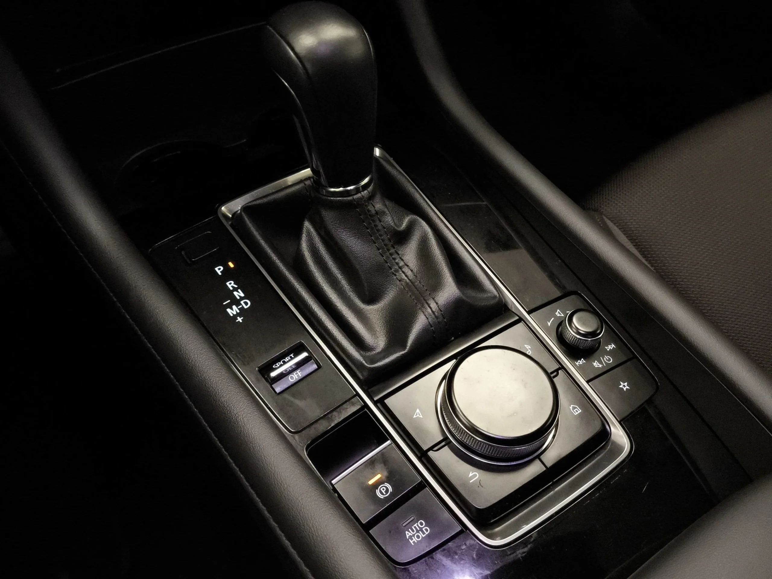 Mazda Mazda 3 2.0 SKYACTIV-G Zenith AT 89 kW (122 CV) - Foto 20