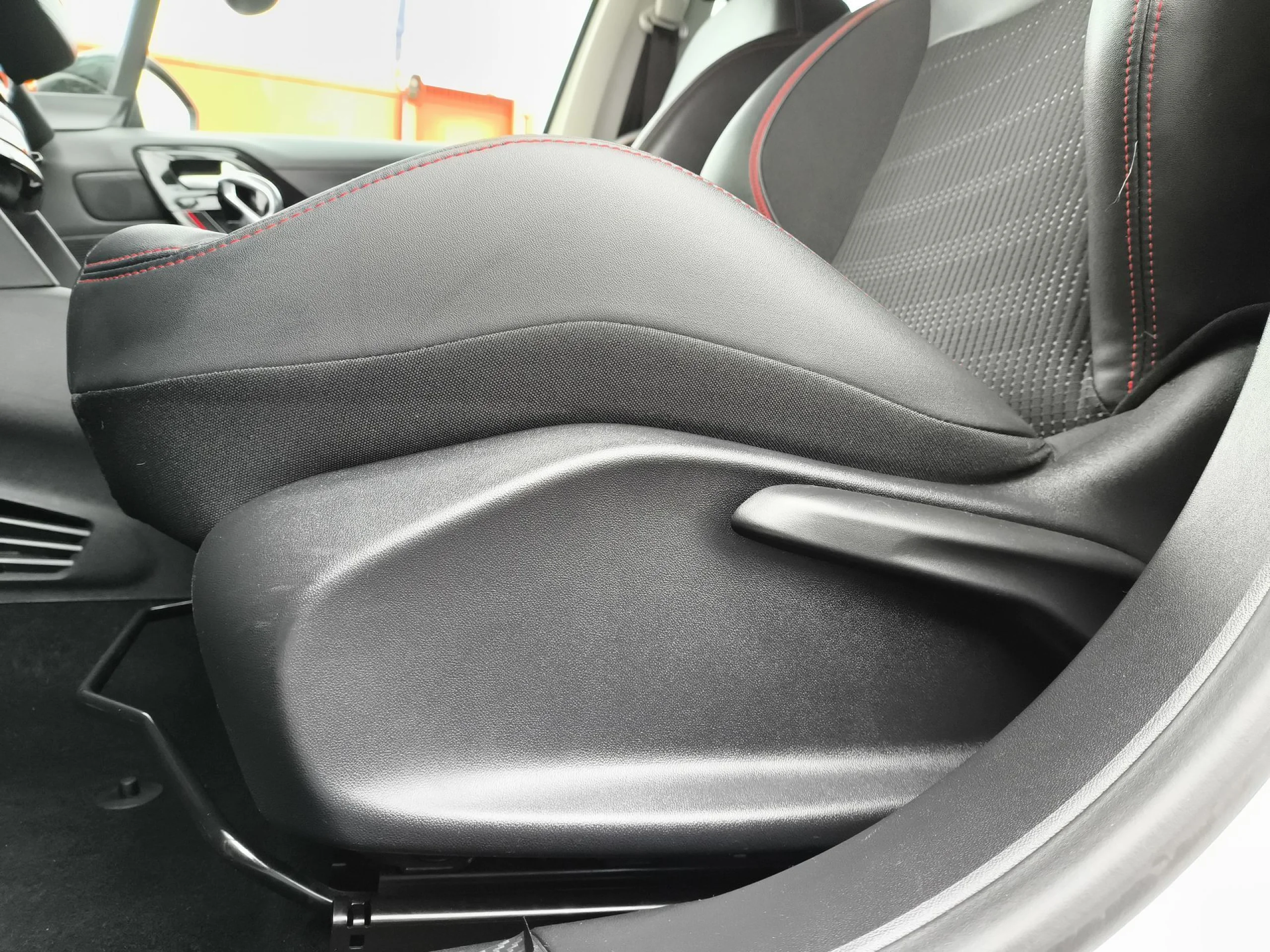 Peugeot 208 1.2 PureTech GT Line 81 kW (110 CV) - Foto 9