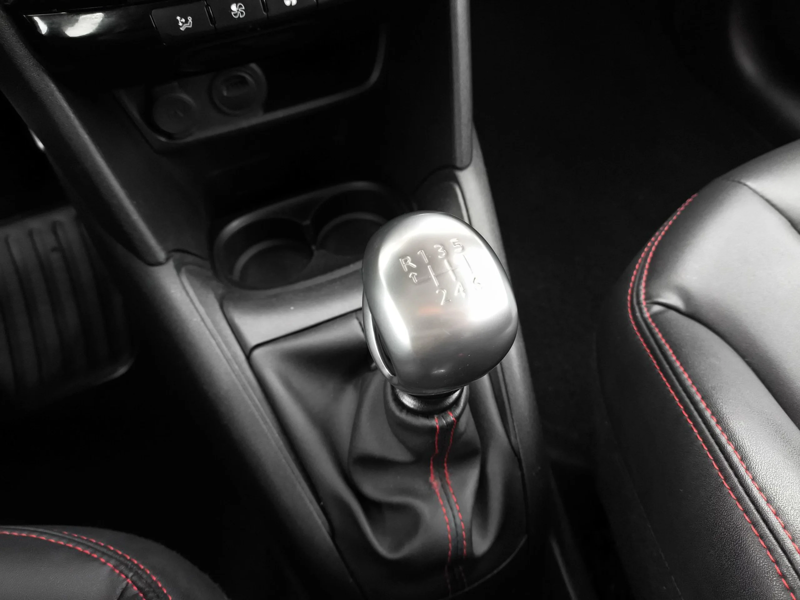 Peugeot 208 1.2 PureTech GT Line 81 kW (110 CV) - Foto 16
