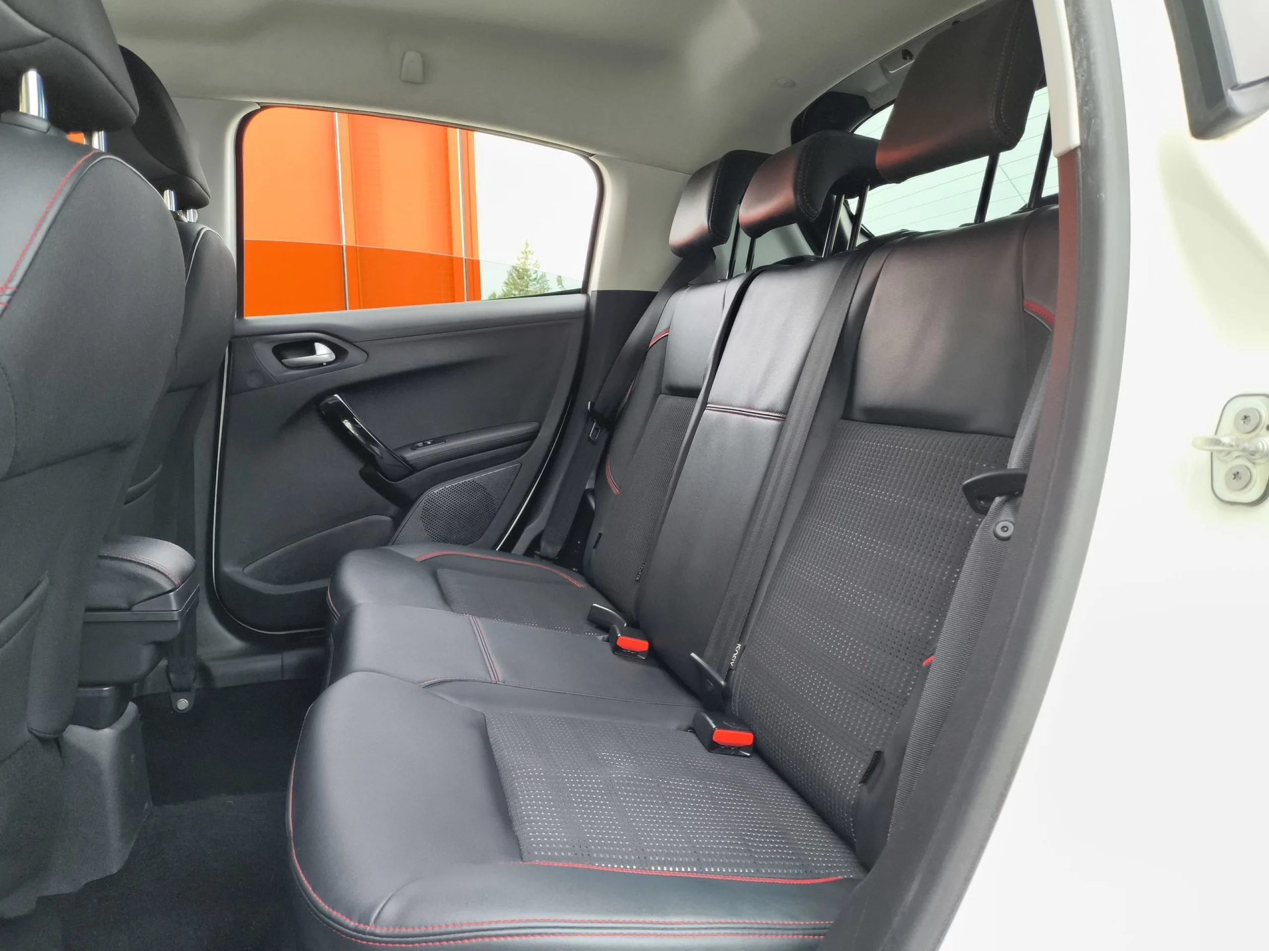 Peugeot 208 1.2 PureTech GT Line 81 kW (110 CV) - Foto 18