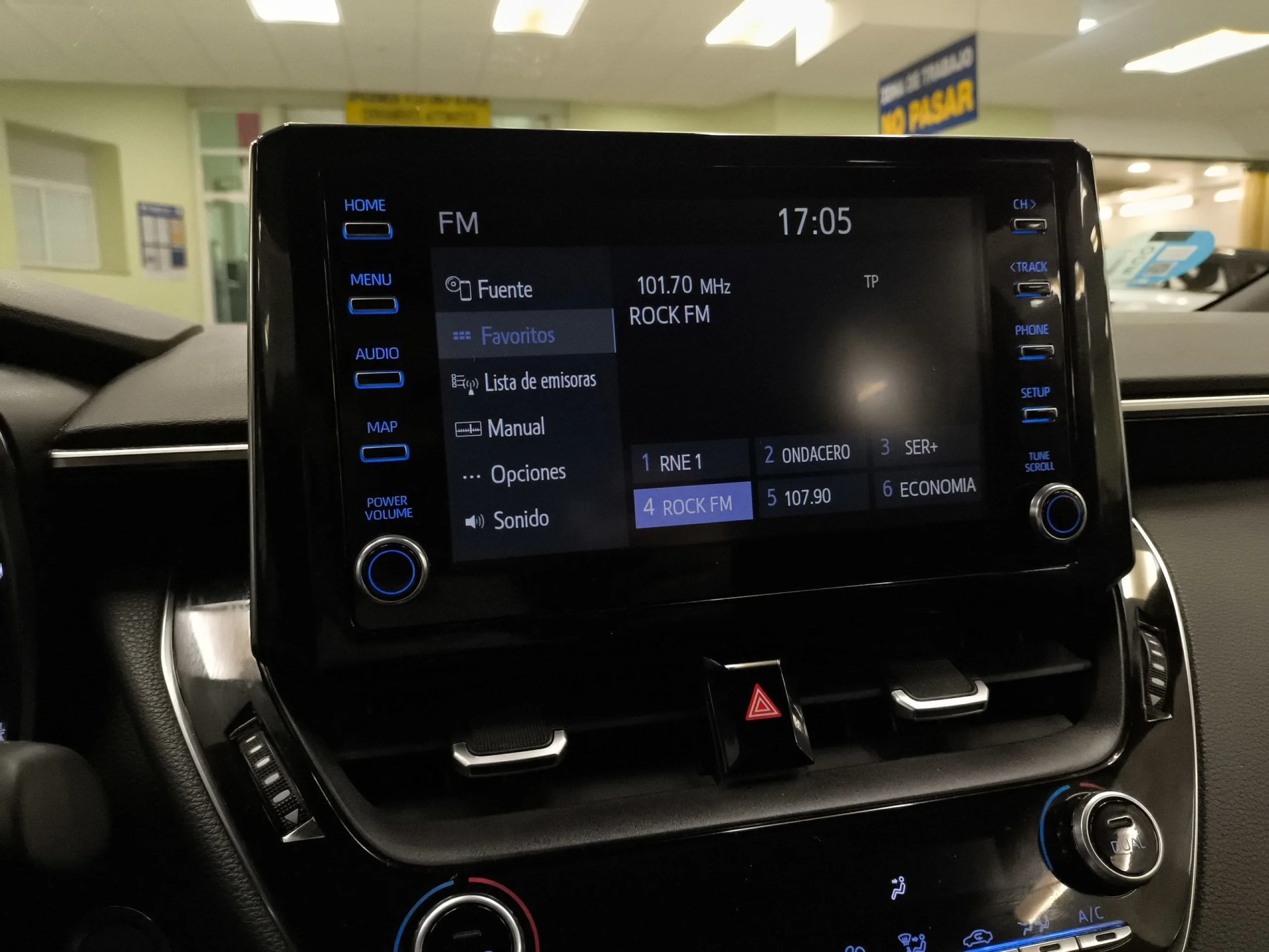 Toyota Corolla Touring Sports 125H Active Tech E-CVT 90 kW (122 CV) - Foto 13