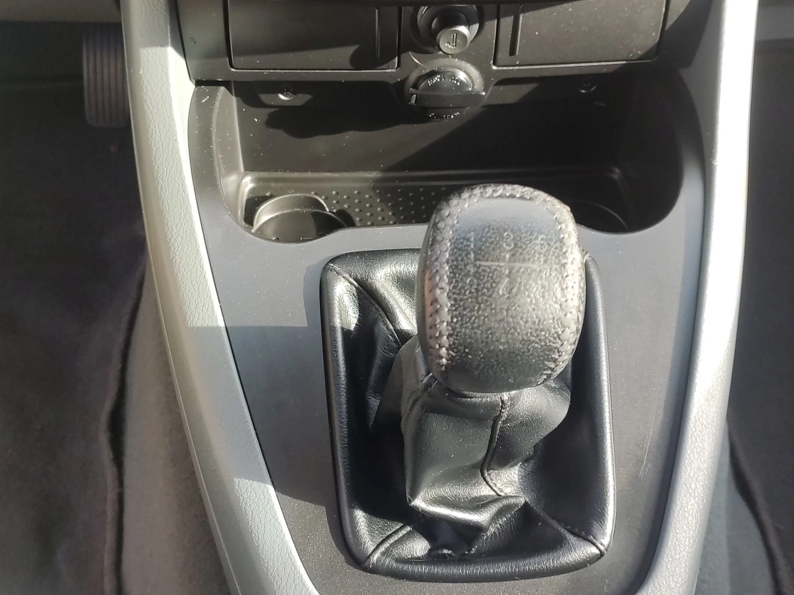 SsangYong Rodius 270 Xdi Premium 121 kW (165 CV) - Foto 16
