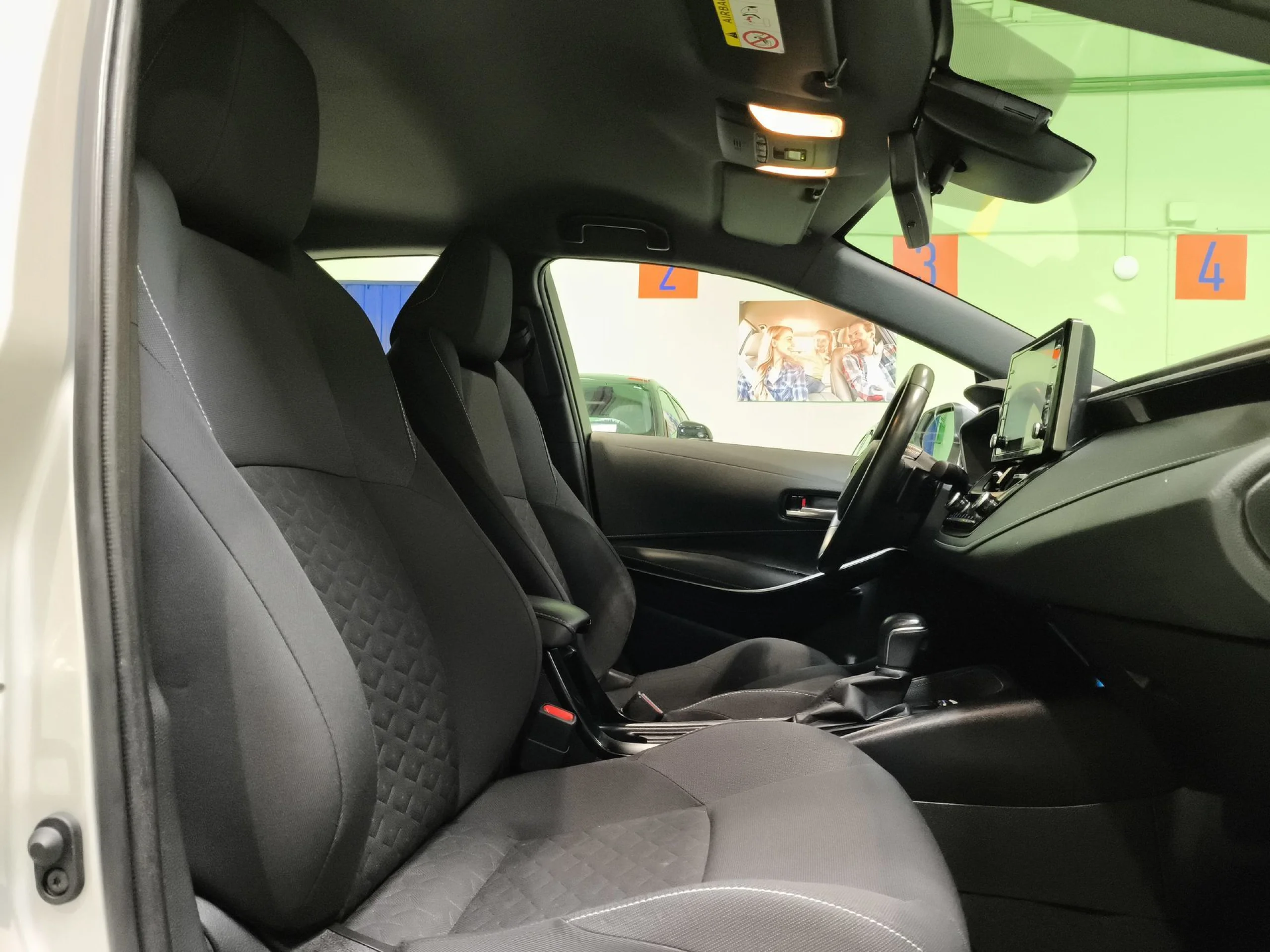 Toyota Corolla 180H FEEL! E-CVT 132 kW (180 CV) - Foto 23