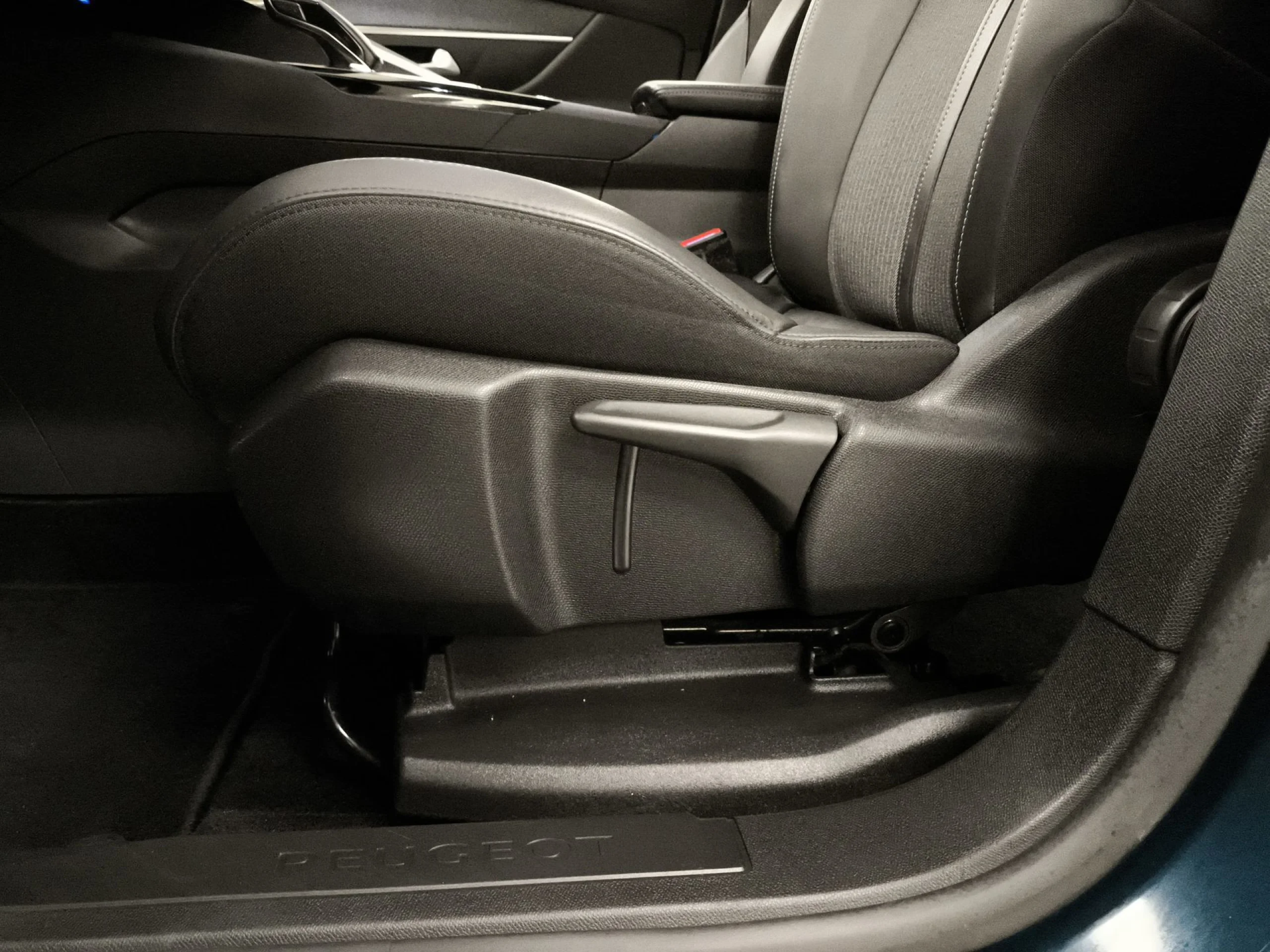 Peugeot 5008 PureTech 130 SANDS Allure Pack EAT8 96 kW (130 CV) - Foto 9