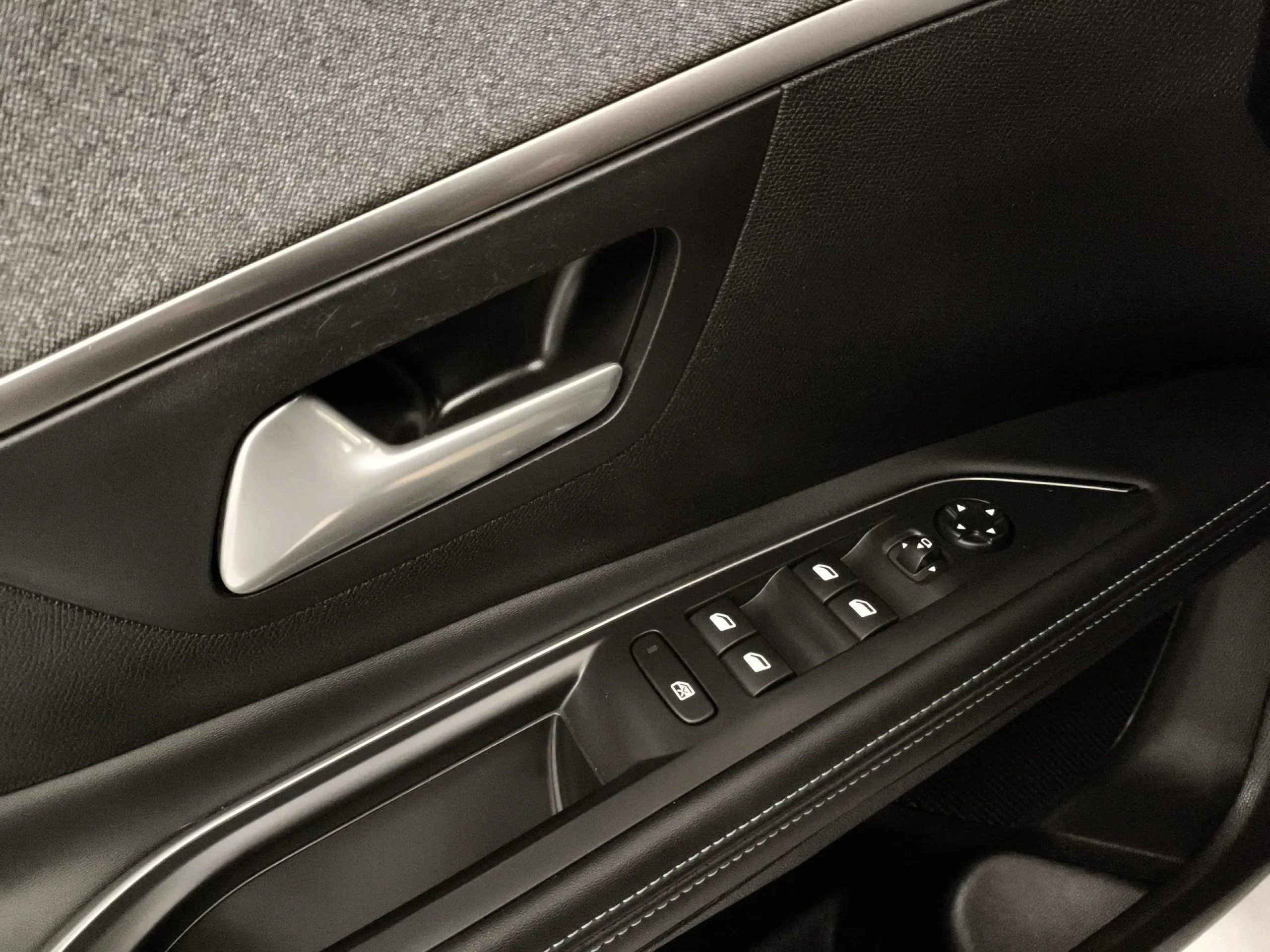 Peugeot 5008 PureTech 130 SANDS Allure Pack EAT8 96 kW (130 CV) - Foto 10