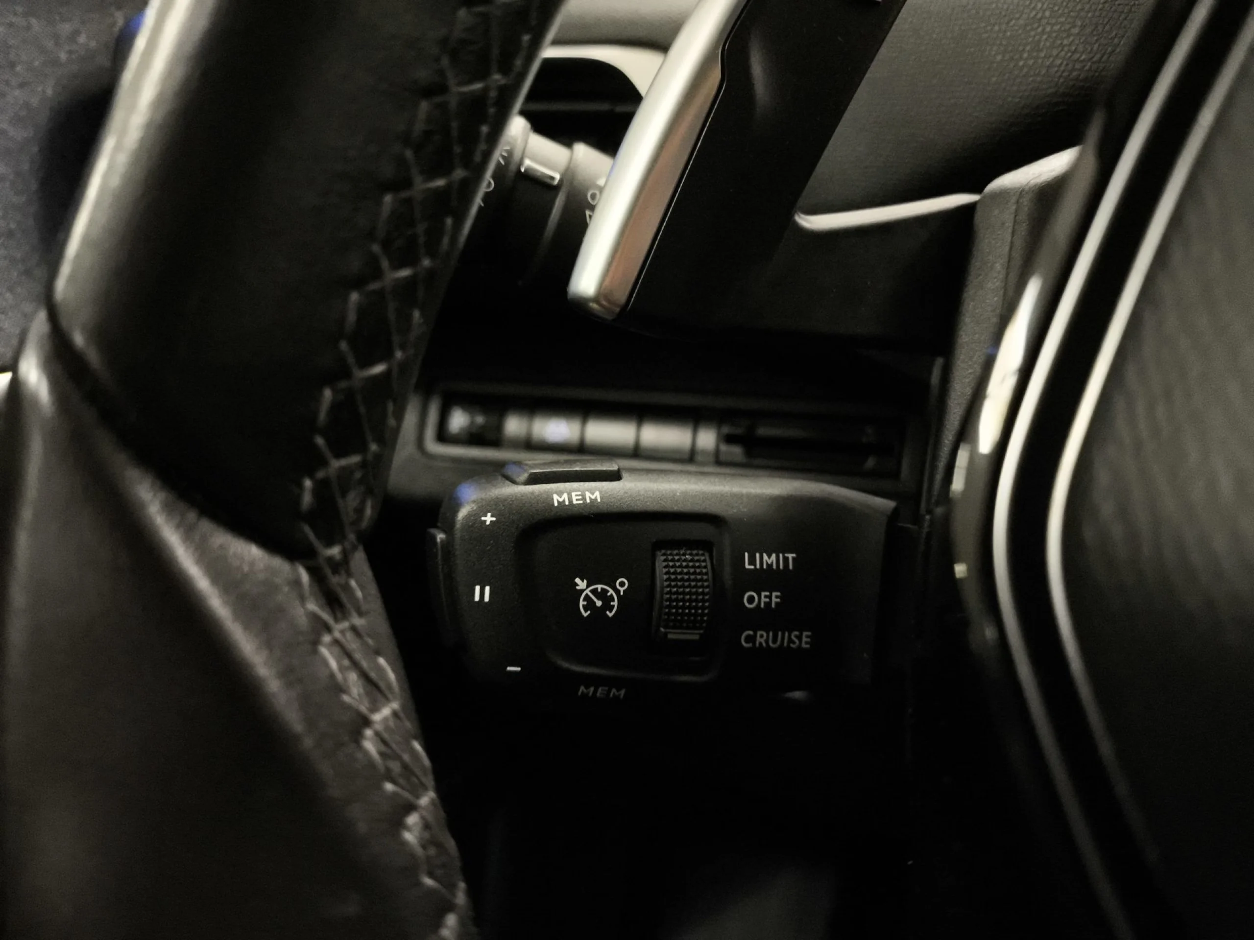 Peugeot 5008 PureTech 130 SANDS Allure Pack EAT8 96 kW (130 CV) - Foto 16