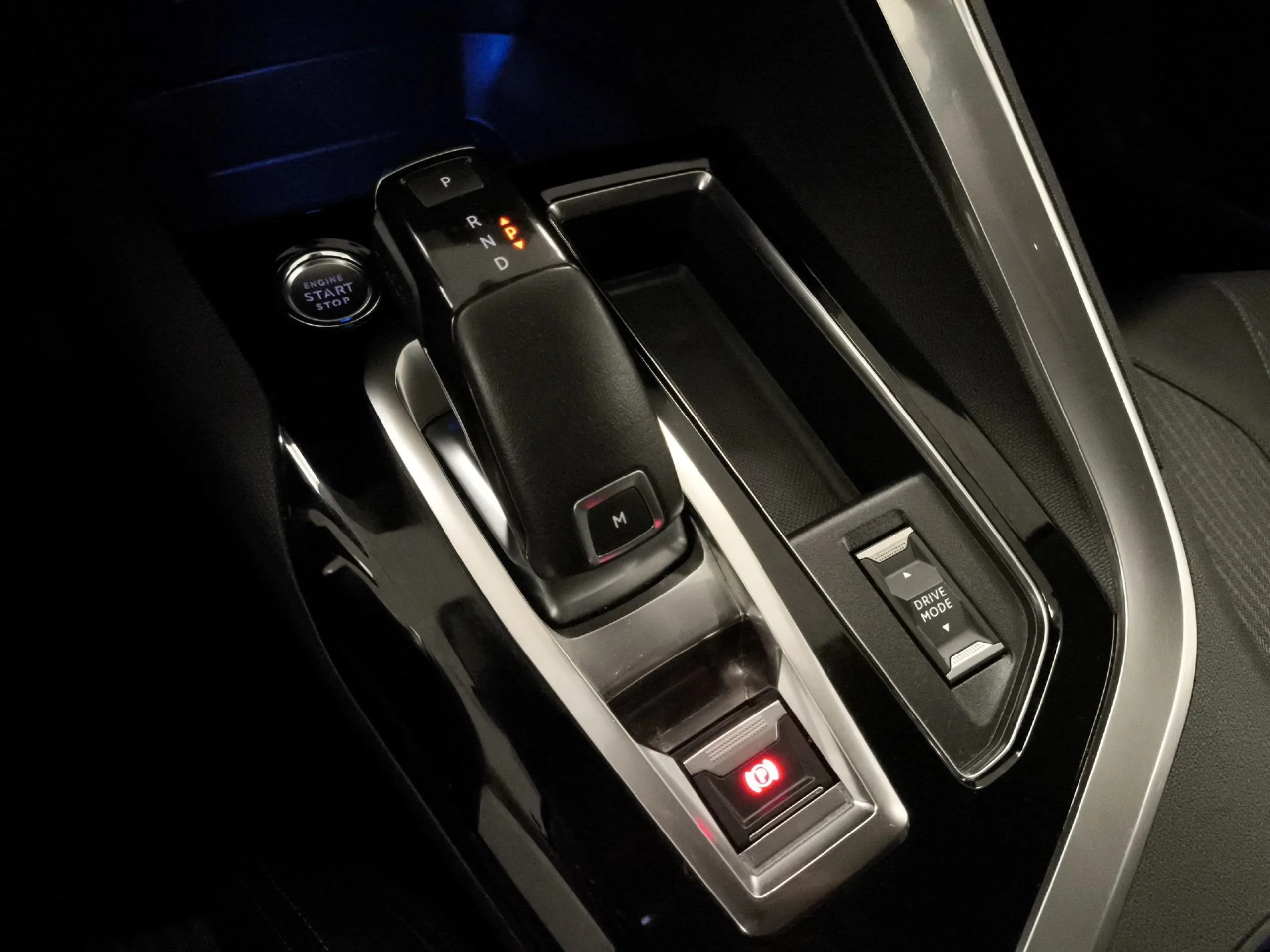 Peugeot 5008 PureTech 130 SANDS Allure Pack EAT8 96 kW (130 CV) - Foto 24