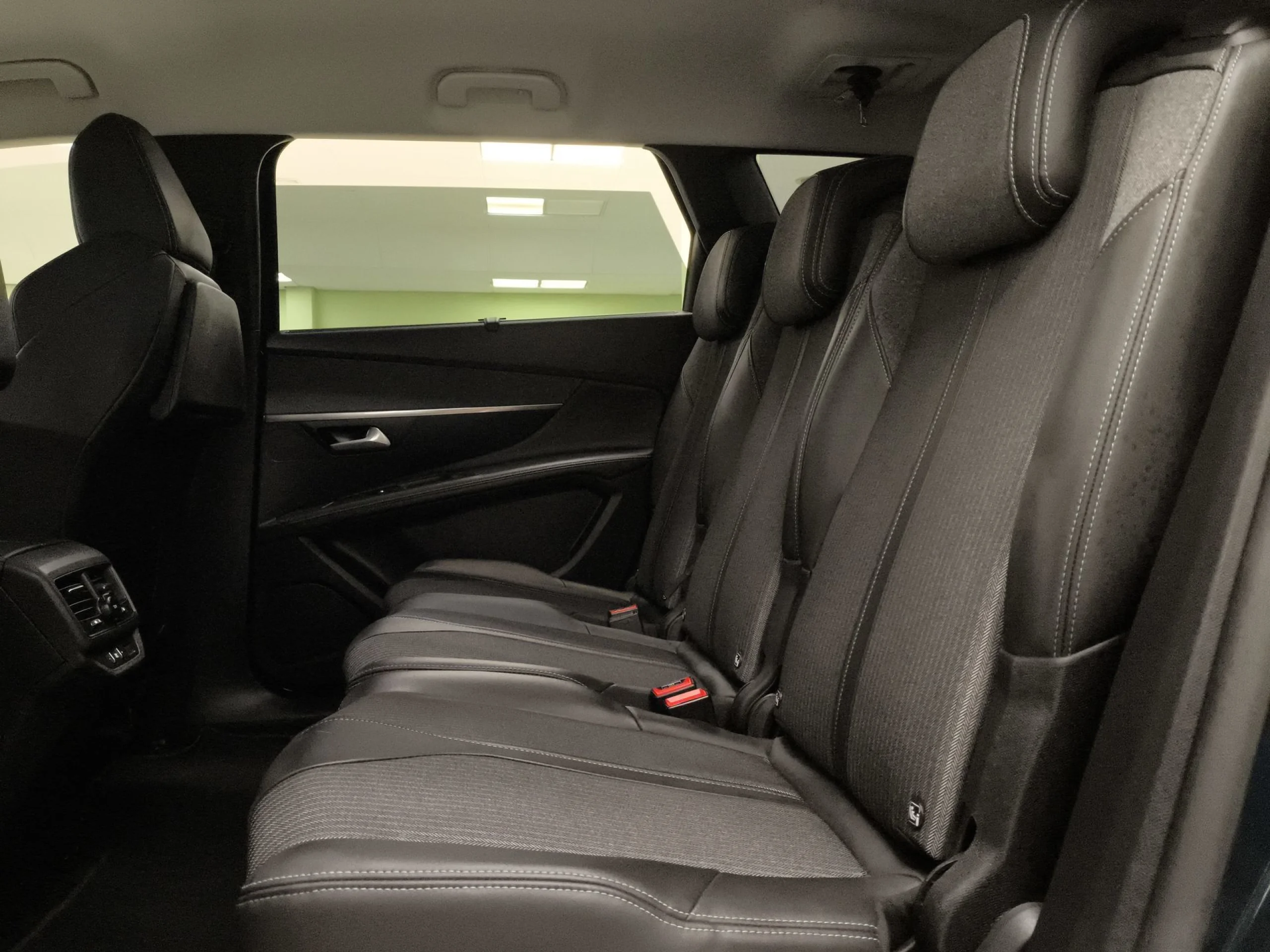 Peugeot 5008 PureTech 130 SANDS Allure Pack EAT8 96 kW (130 CV) - Foto 25